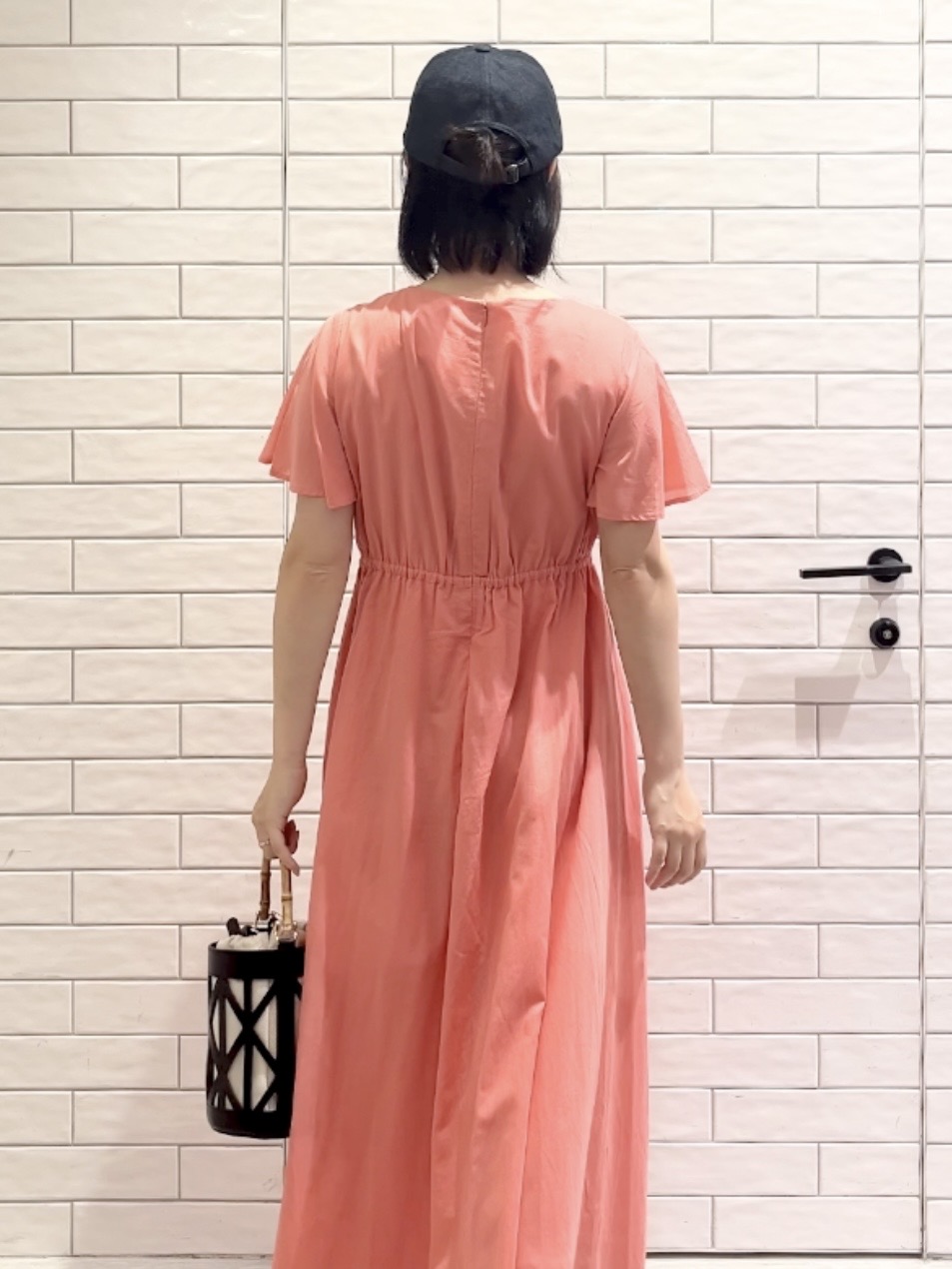 しおりさんの「OPAQUE.CLIP｜フレアスリーブ フィット＆フレアサマードレス【洗濯機OK】」を使ったコーディネート