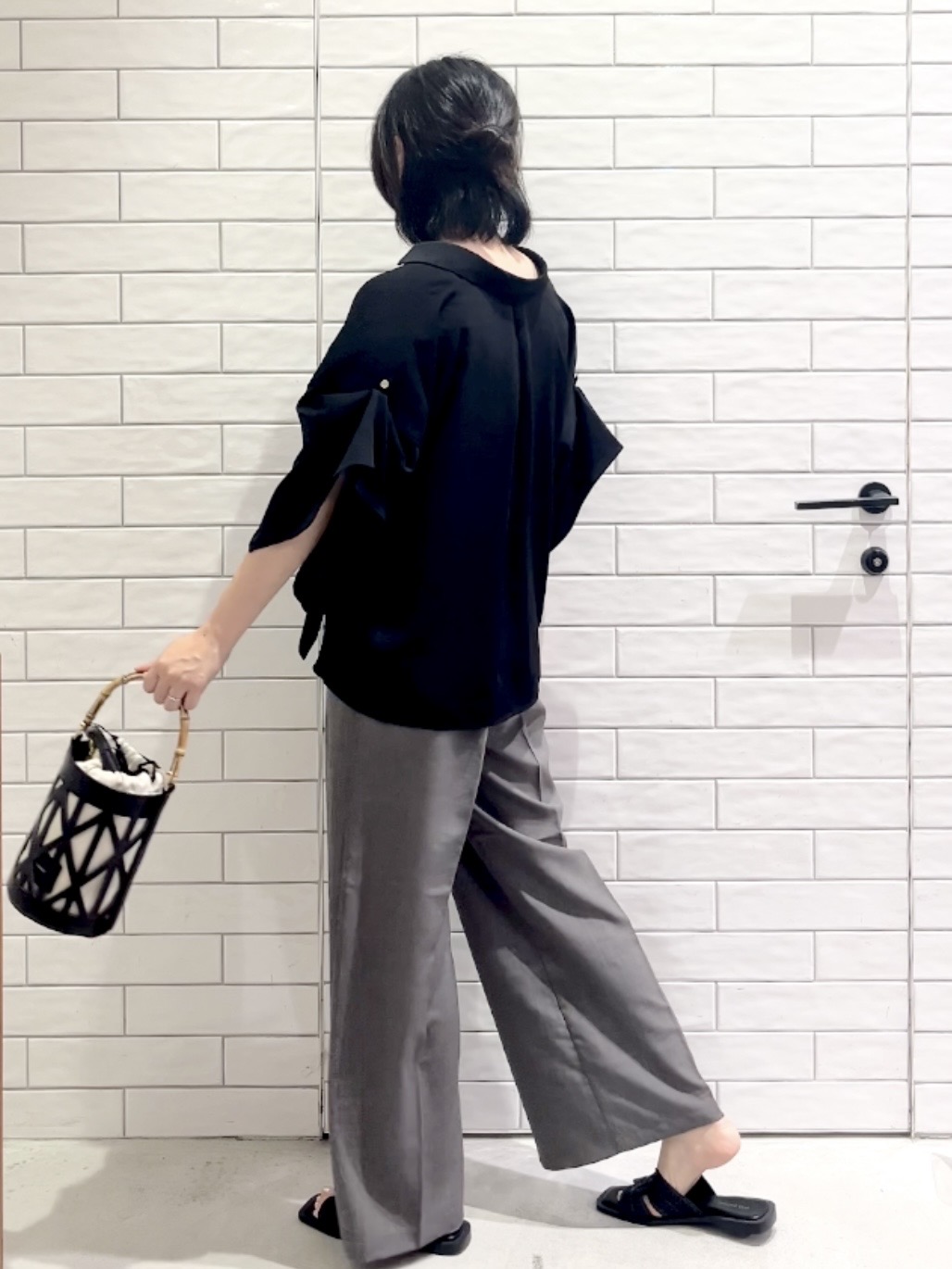 しおりさんの「OPAQUE.CLIP｜【UV／接触冷感／吸水速乾／】タックスリーブスキッパーブラウス《洗濯機OK》」を使ったコーディネート