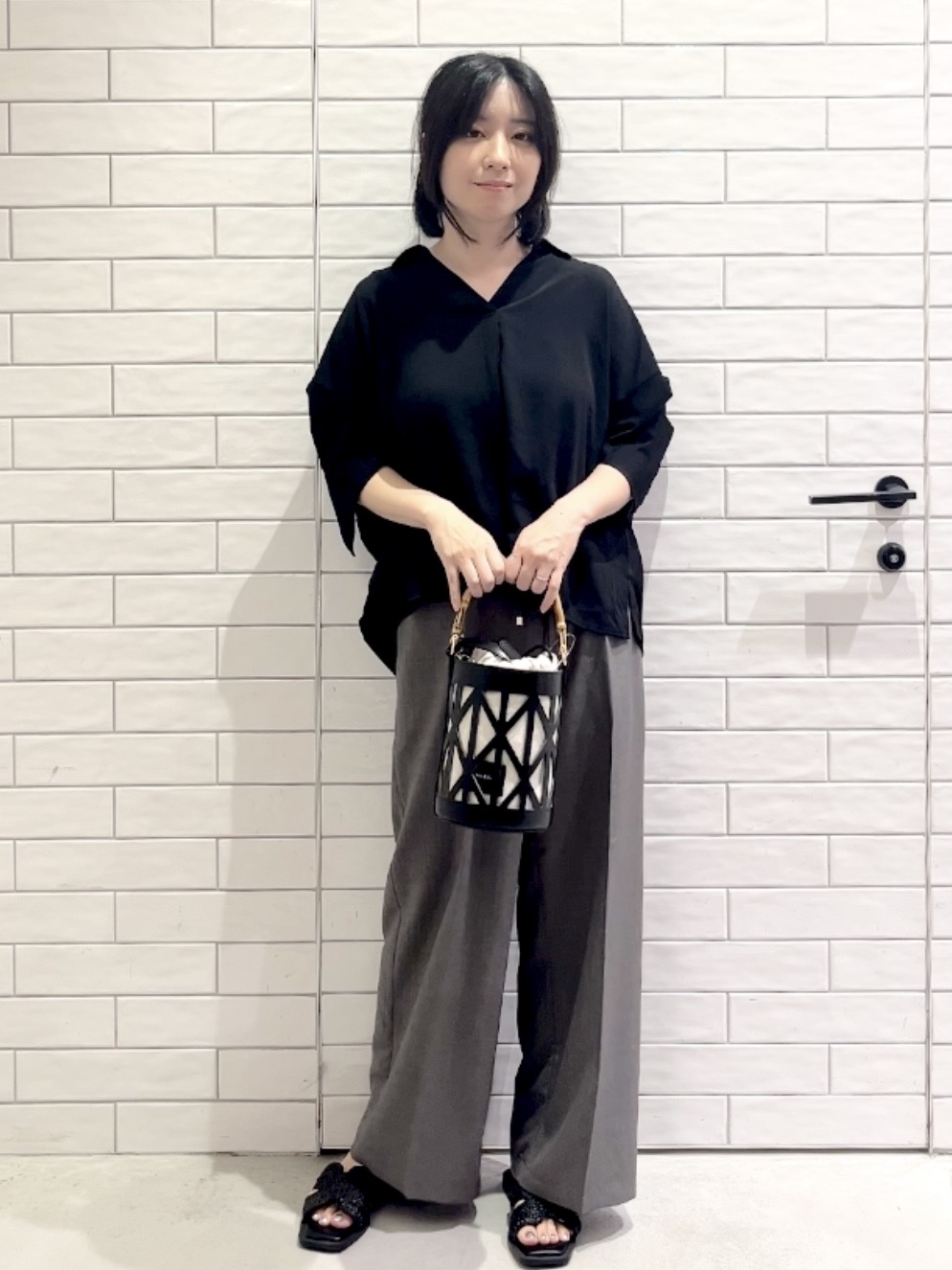しおりさんの「OPAQUE.CLIP｜【UV／接触冷感／吸水速乾／】タックスリーブスキッパーブラウス《洗濯機OK》」を使ったコーディネート