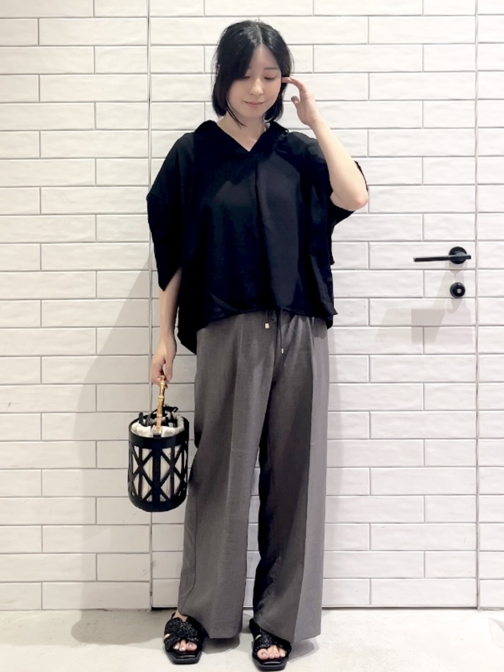 しおりさんの「OPAQUE.CLIP｜【UV／接触冷感／吸水速乾／】タックスリーブスキッパーブラウス《洗濯機OK》」を使ったコーディネート