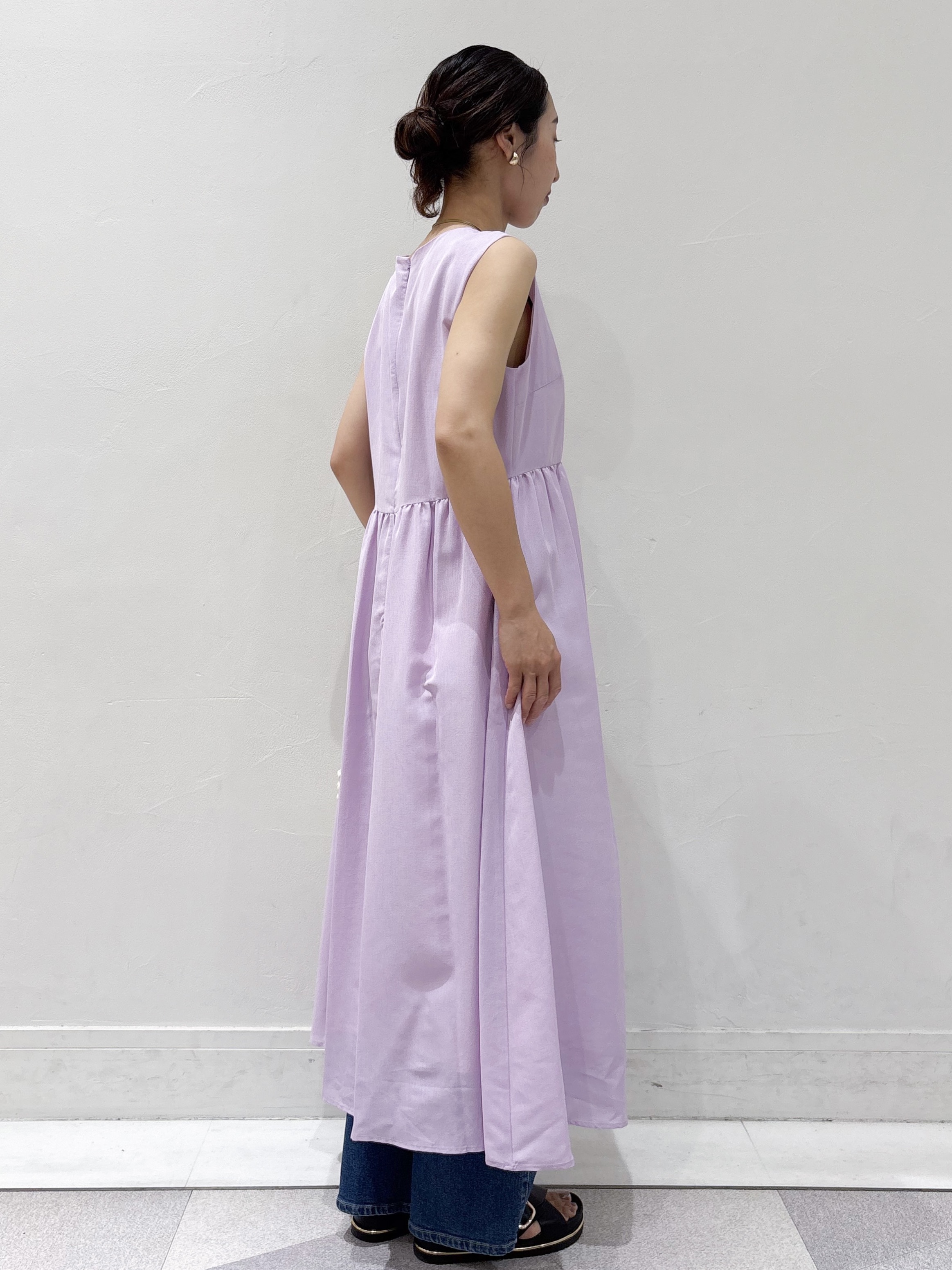 ちえさんの「OPAQUE.CLIP｜【接触冷感】麻混シアーノースリーブワンピース《洗濯機OK》」を使ったコーディネート