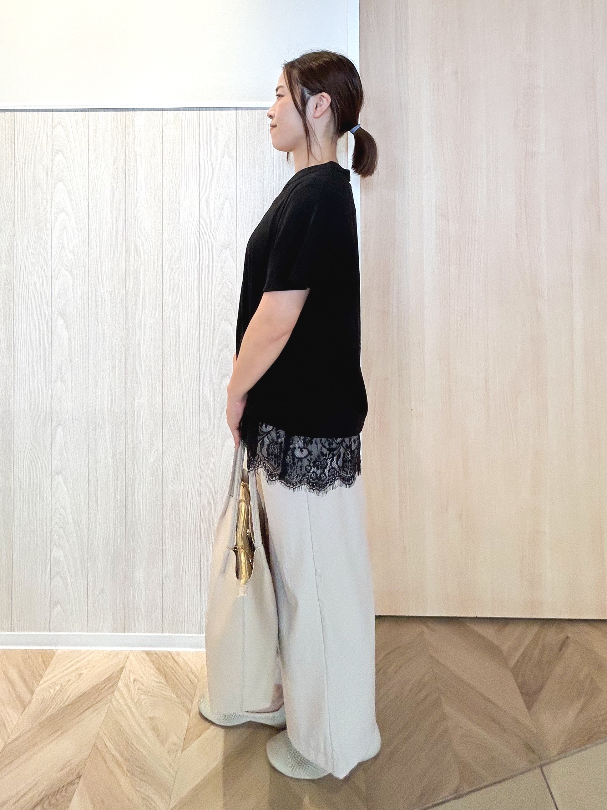 tomoさんの「SHOO･LA･RUE｜【S-LL/洗濯機可】軽凛(かろりん)ひんやり スキッパー裾レースブラウス」を使ったコーディネート