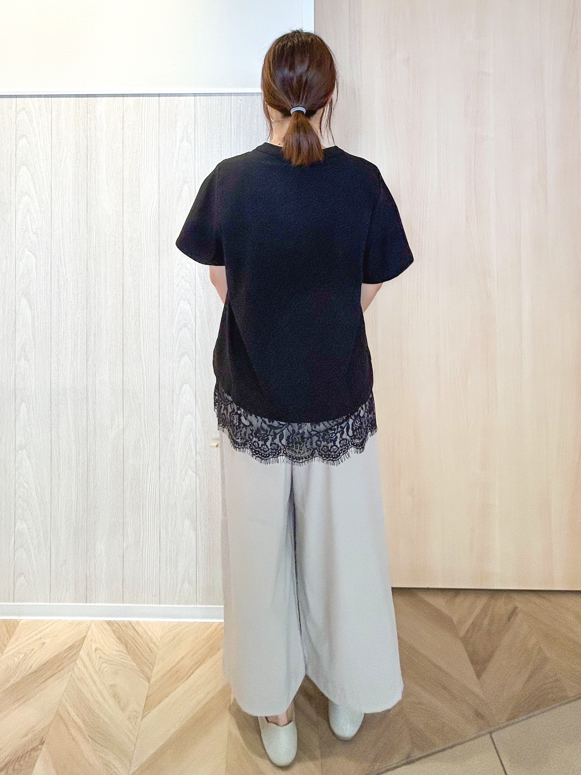 tomoさんの「SHOO･LA･RUE｜【S-LL/洗濯機可】軽凛(かろりん)ひんやり スキッパー裾レースブラウス」を使ったコーディネート