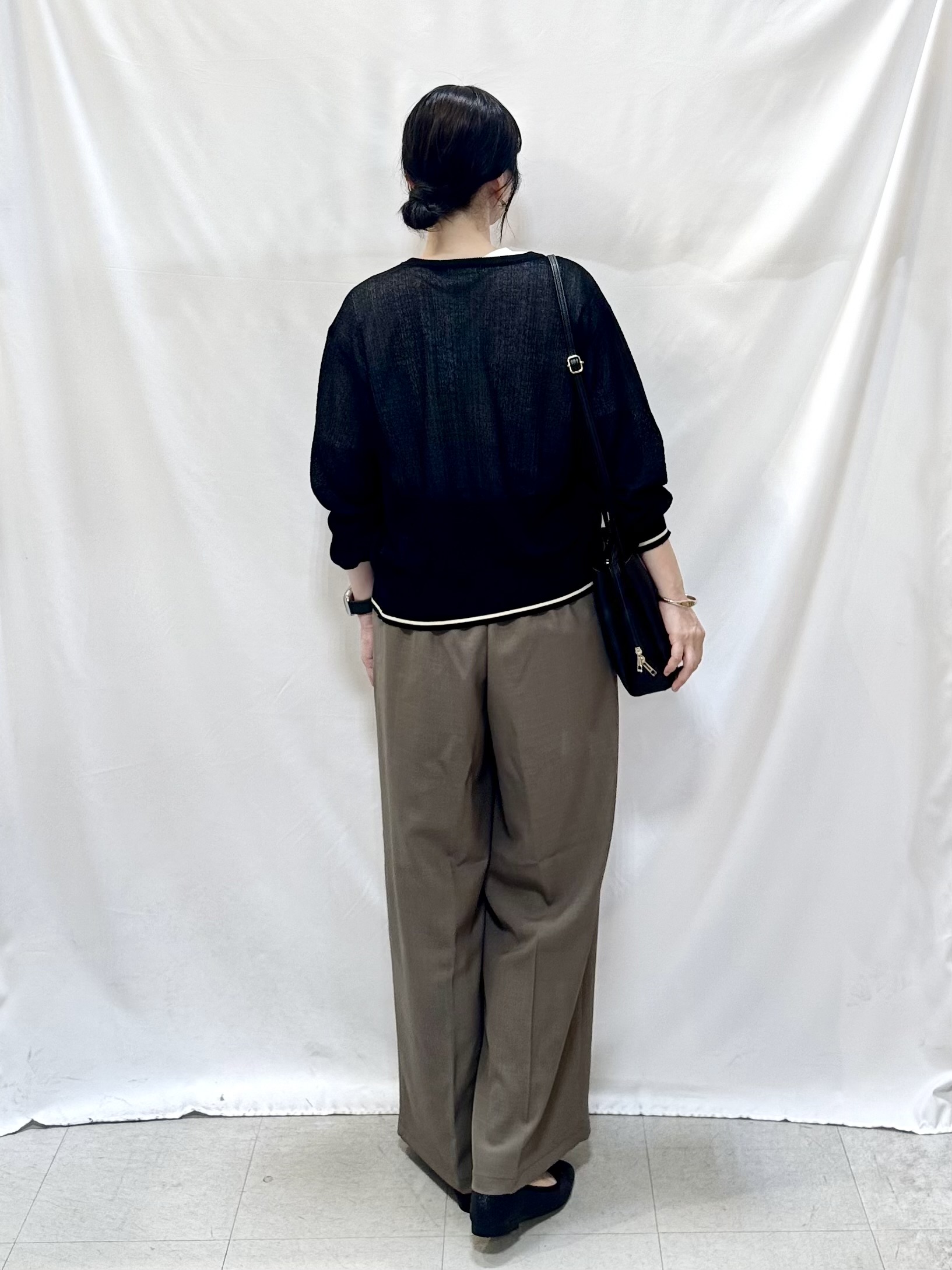 𝐇𝐢𝐫𝐨𝐦𝐢さんの「SHOO･LA･RUE｜【S-LL/洗濯機可】さらっとタッチ ほんのりシアーカーディガン」を使ったコーディネート