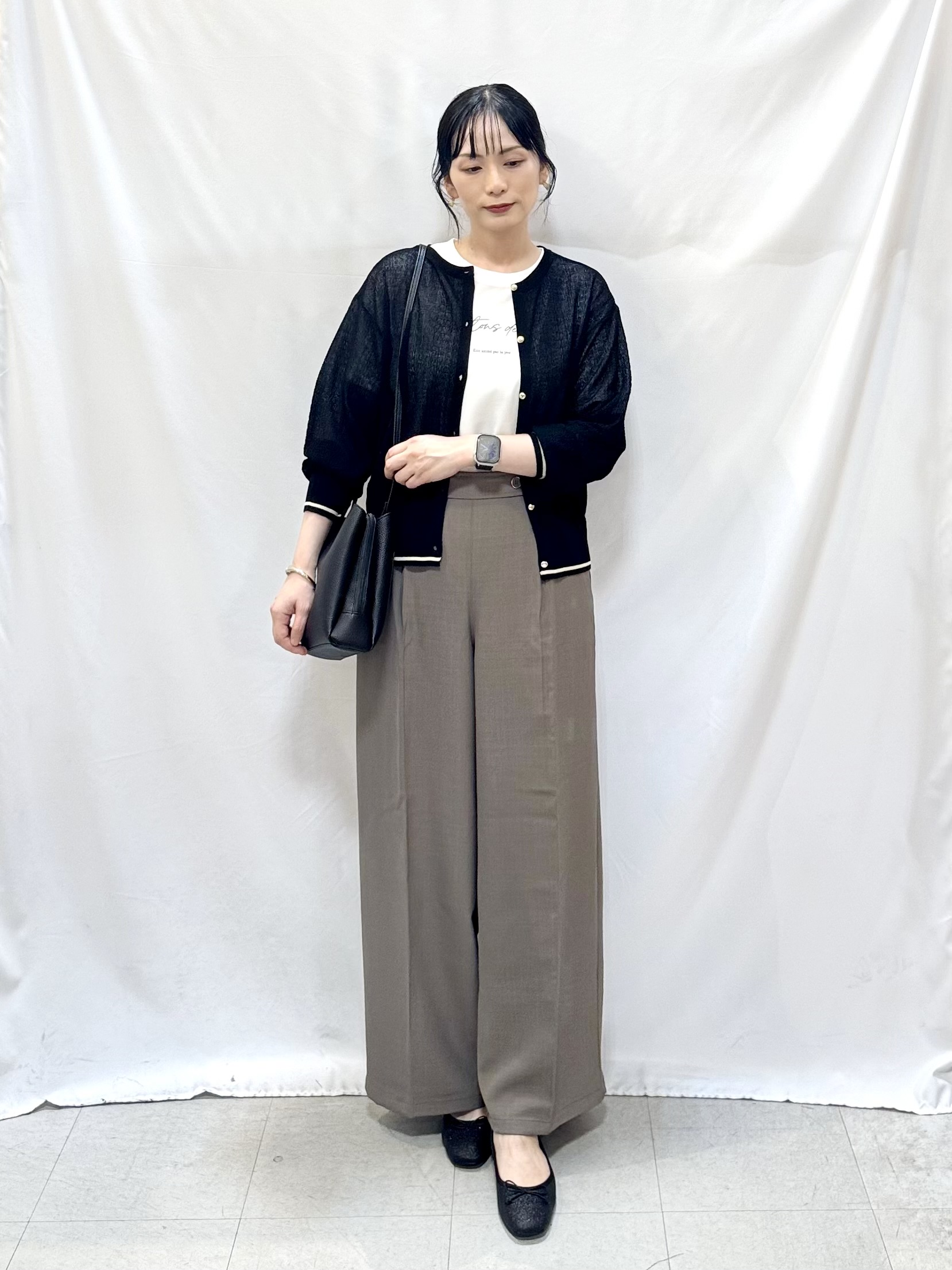 𝐇𝐢𝐫𝐨𝐦𝐢さんの「SHOO･LA･RUE｜【S-LL/洗濯機可】さらっとタッチ ほんのりシアーカーディガン」を使ったコーディネート