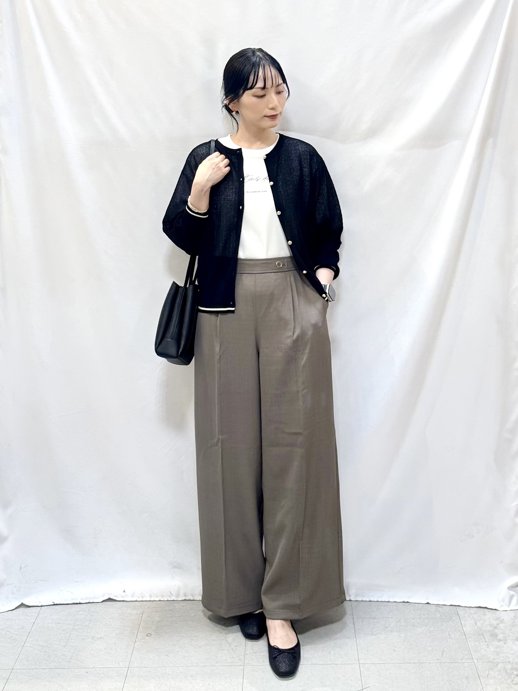 𝐇𝐢𝐫𝐨𝐦𝐢さんの「SHOO･LA･RUE｜【S-LL/洗濯機可】さらっとタッチ ほんのりシアーカーディガン」を使ったコーディネート