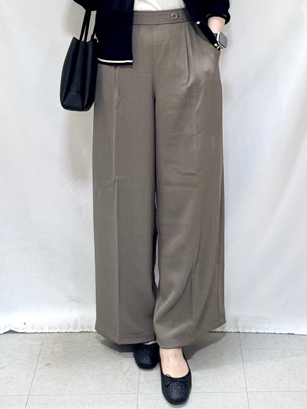 𝐇𝐢𝐫𝐨𝐦𝐢さんの「SHOO･LA･RUE｜【S-LL/洗濯機可】さらっとタッチ ほんのりシアーカーディガン」を使ったコーディネート