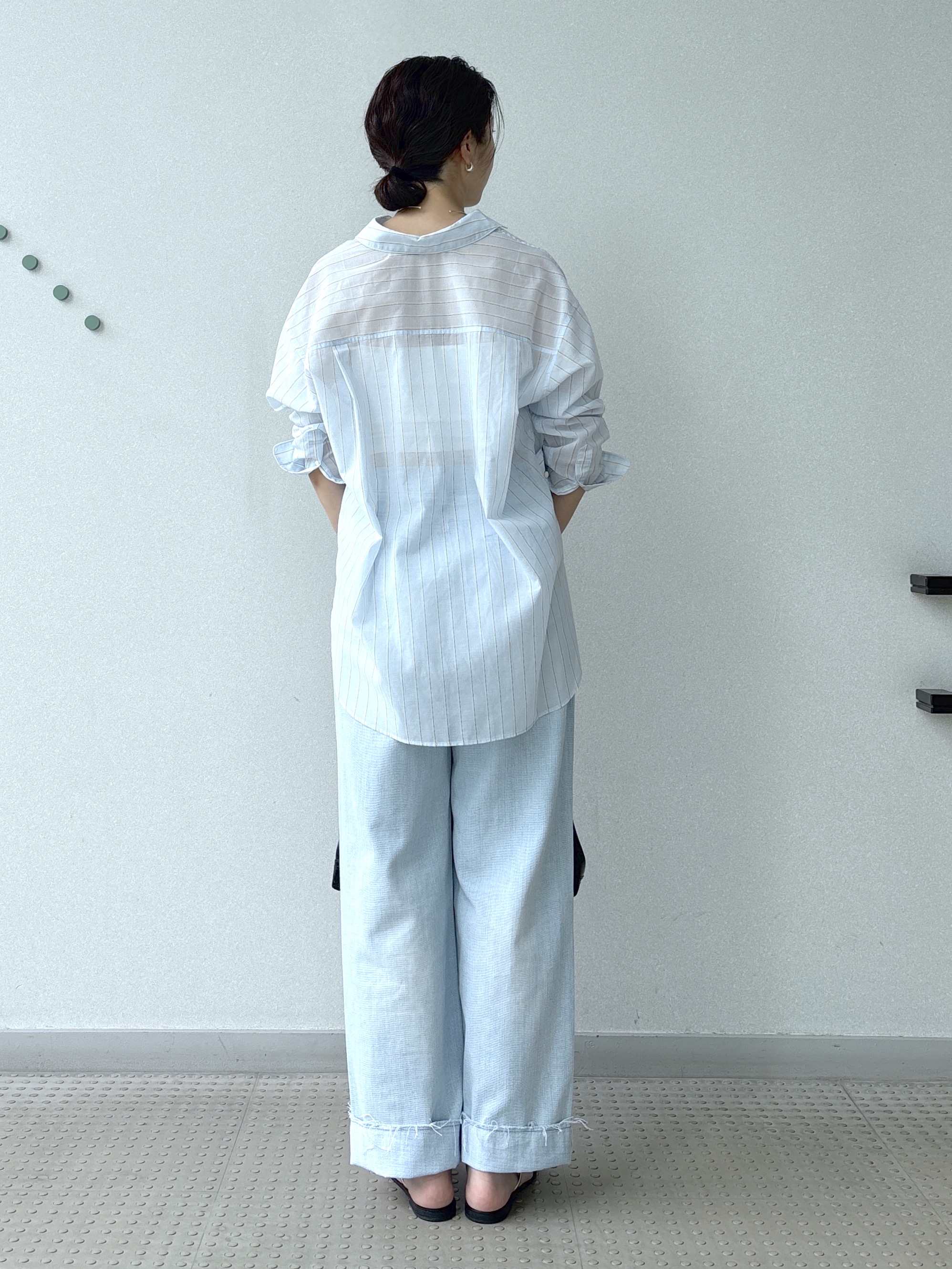 saitoさんの「DRESSTERIOR｜シアー ストライプシャツ」を使ったコーディネート