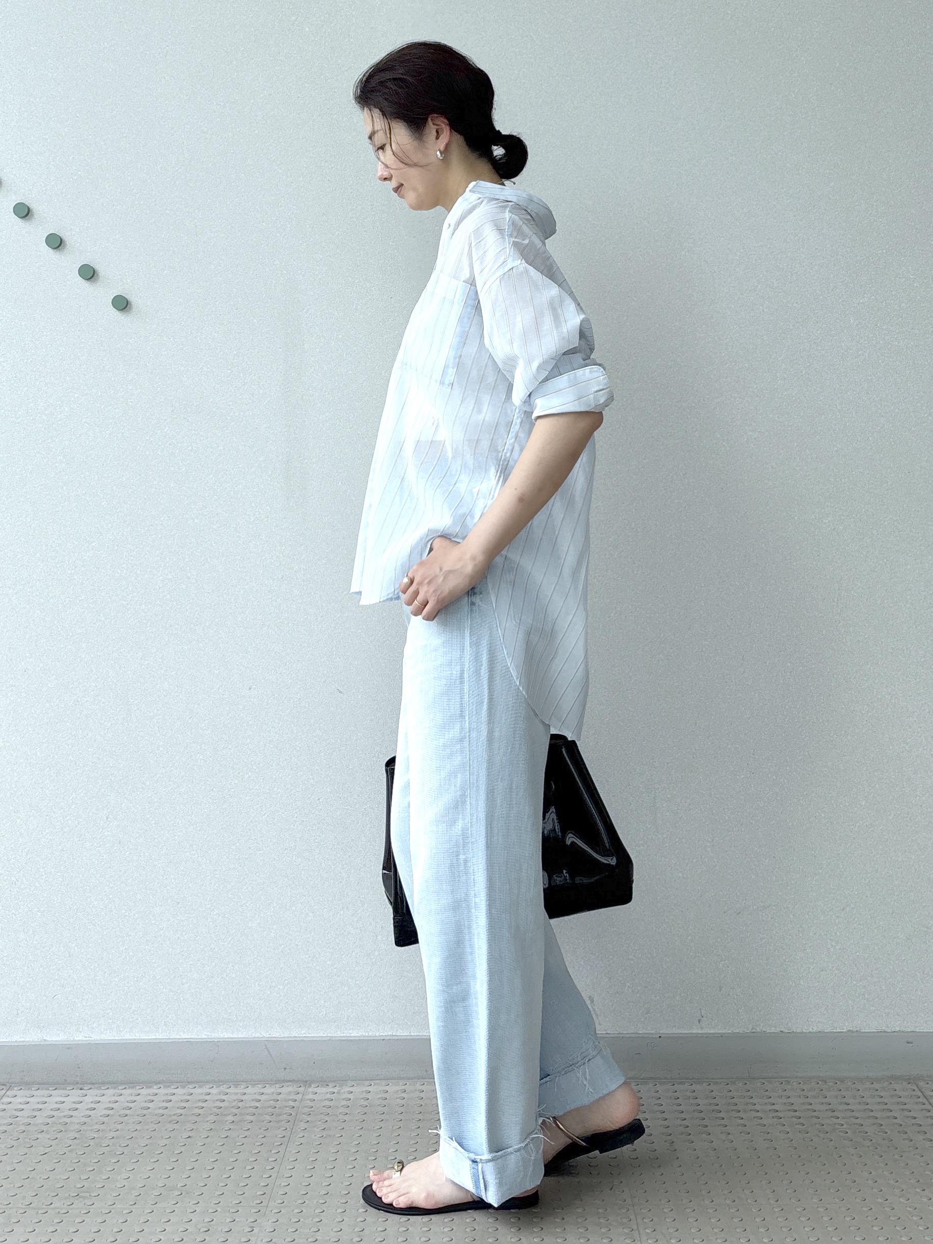 saitoさんの「DRESSTERIOR｜シアー ストライプシャツ」を使ったコーディネート