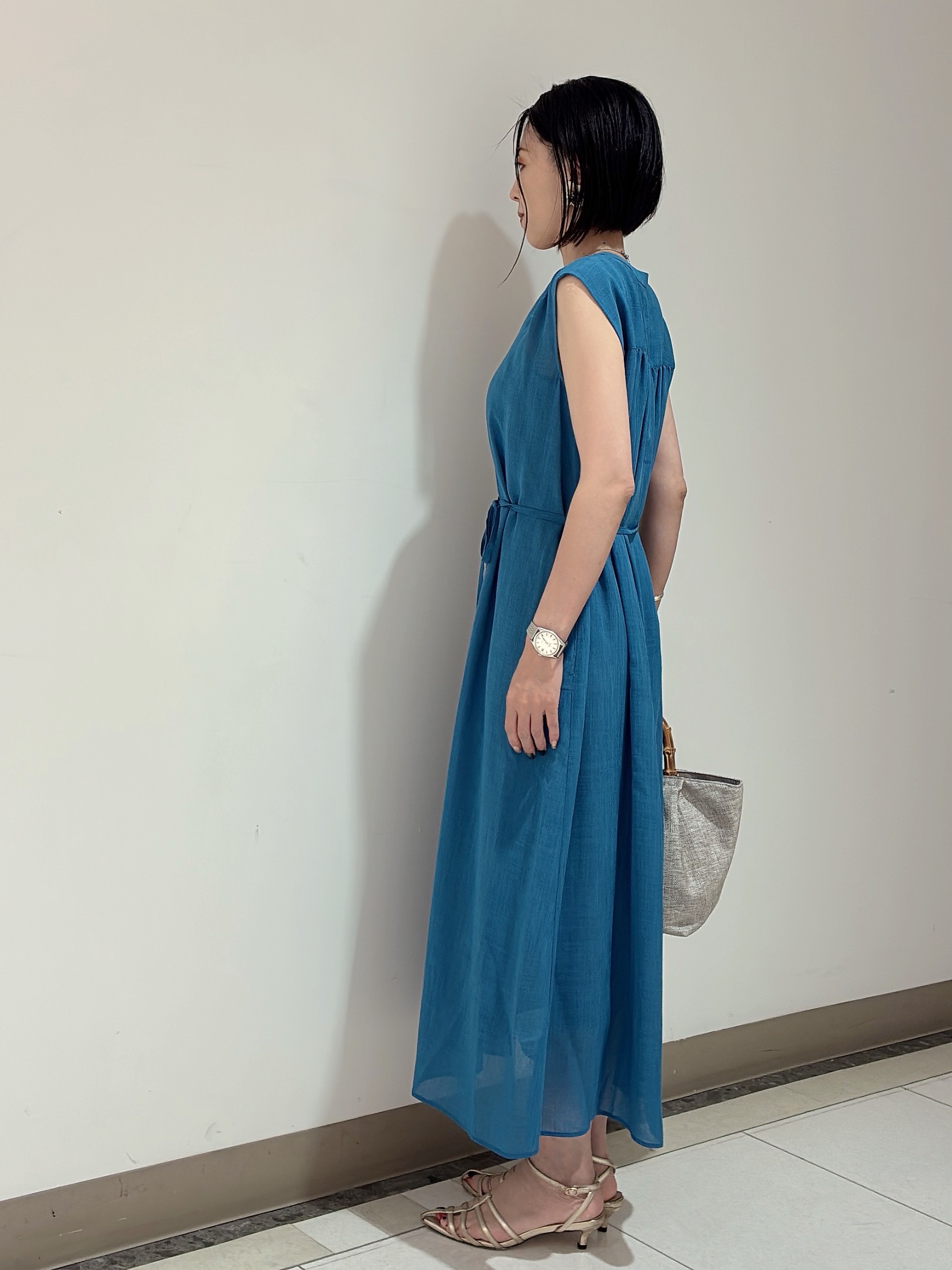 環さんの「UNTITLED｜【通気性/前開きボタン】シアーVネックワンピース」を使ったコーディネート