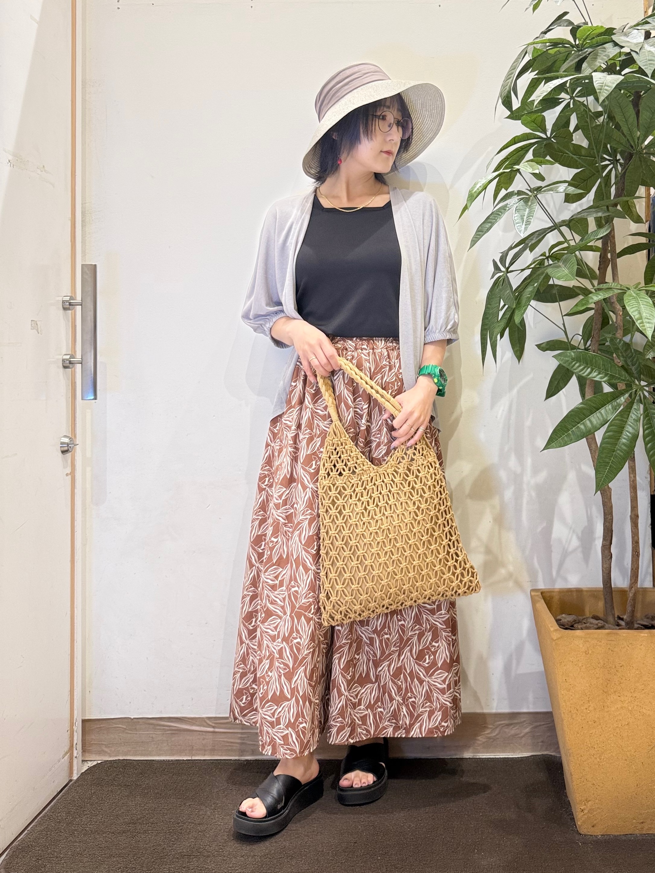 misakiさんの「SHOO･LA･RUE｜【ひんやり/UV/洗濯機可】体型カバーも叶う さらさら五分袖ボレロカーディガン」を使ったコーディネート