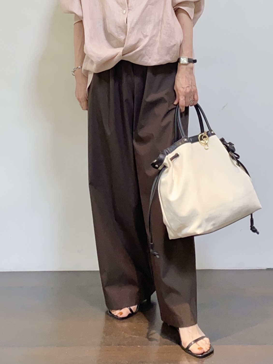 tomoさんの「UNTITLED｜【麻100】リネンドルマンシャツ」を使ったコーディネート