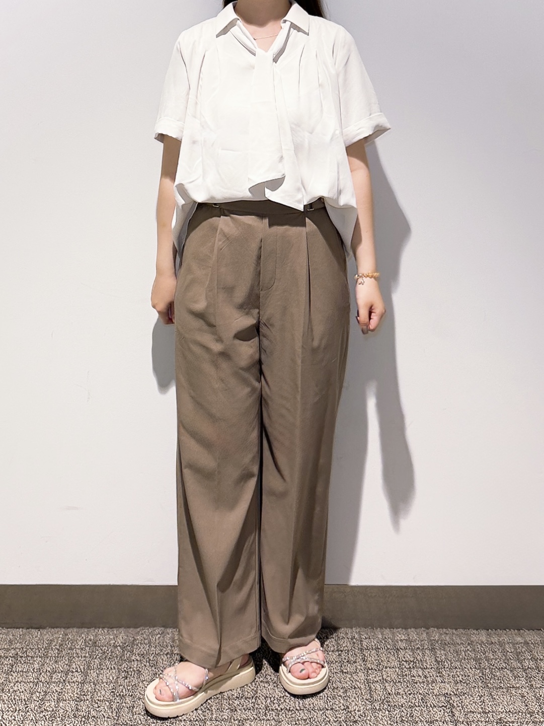 みーさんの「grove｜半袖になって再登場！【洗える】チャーム付きマルチWAYボウタイブラウス」を使ったコーディネート