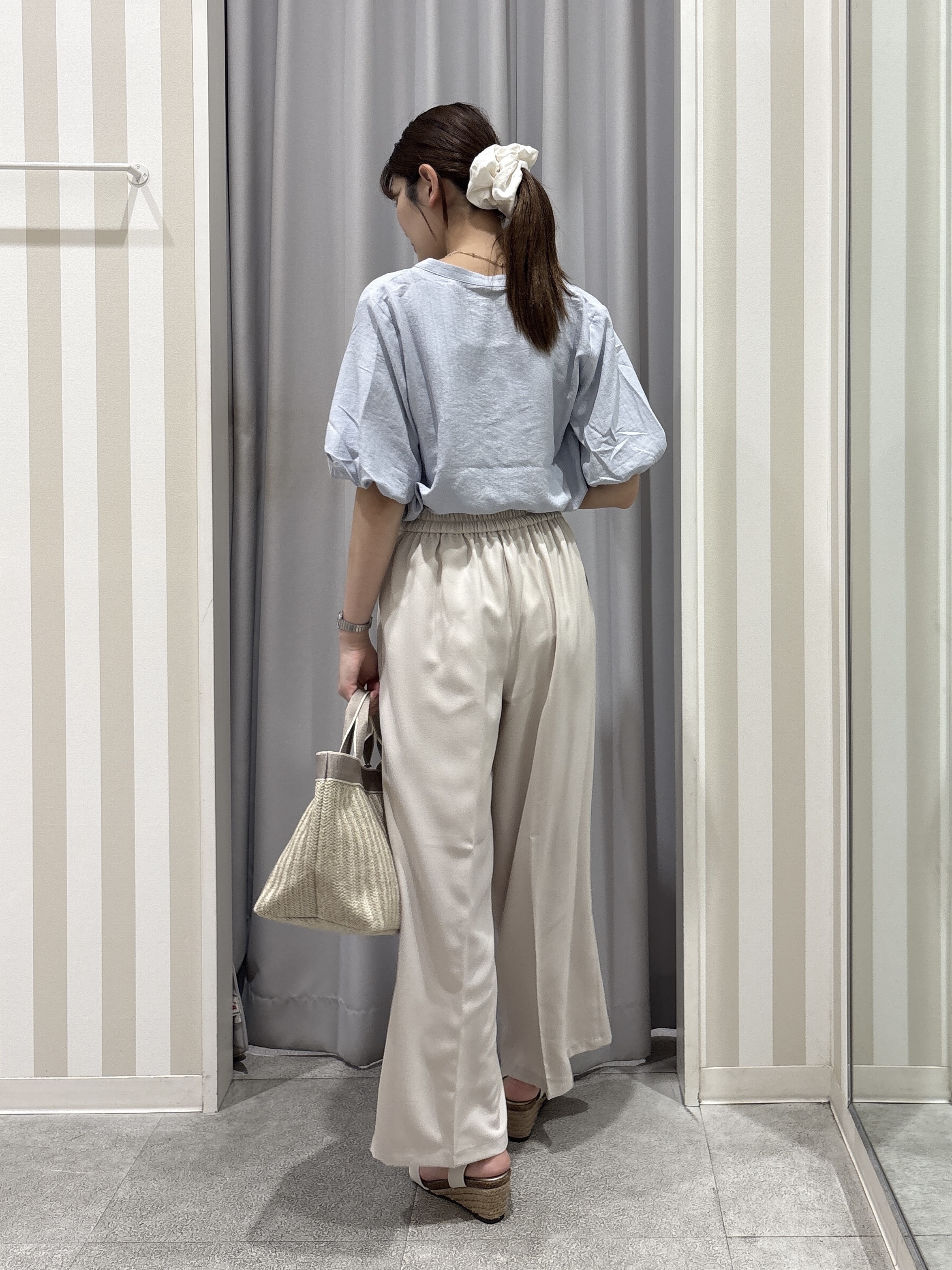 Rikaさんの「SHOO･LA･RUE｜【S-LL/洗濯機可】バルーンスリーブ　キーネックブラウス」を使ったコーディネート
