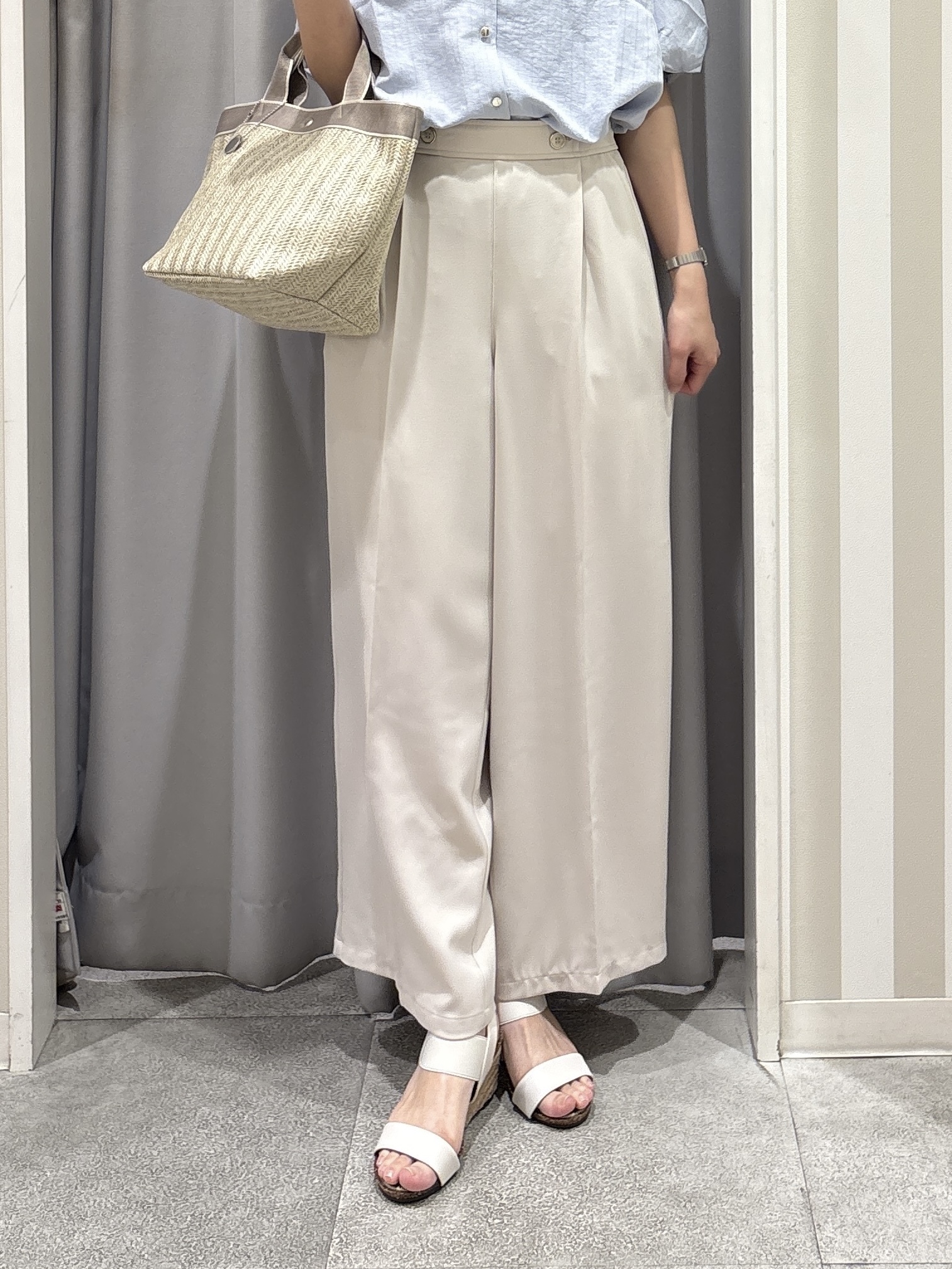 Rikaさんの「SHOO･LA･RUE｜【S-LL/洗濯機可】バルーンスリーブ　キーネックブラウス」を使ったコーディネート
