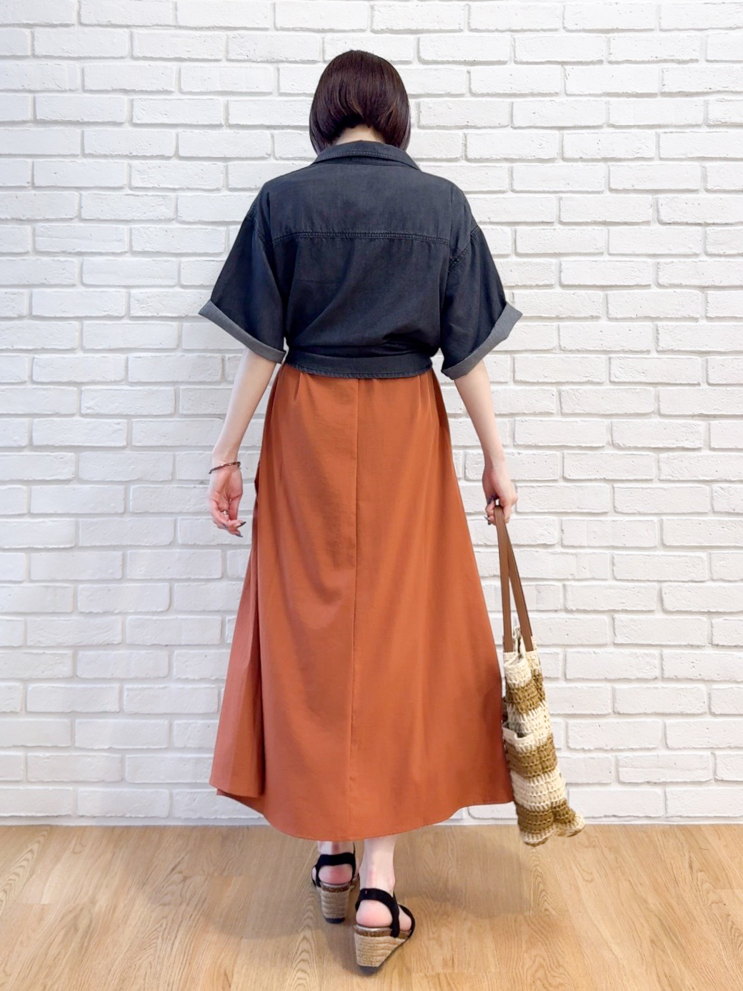 𝐜𝐡𝐢𝐤𝐚さんの「SHOO･LA･RUE｜【セットアップ可/S-LL】ライトオンスデニム 5分袖シャツ」を使ったコーディネート