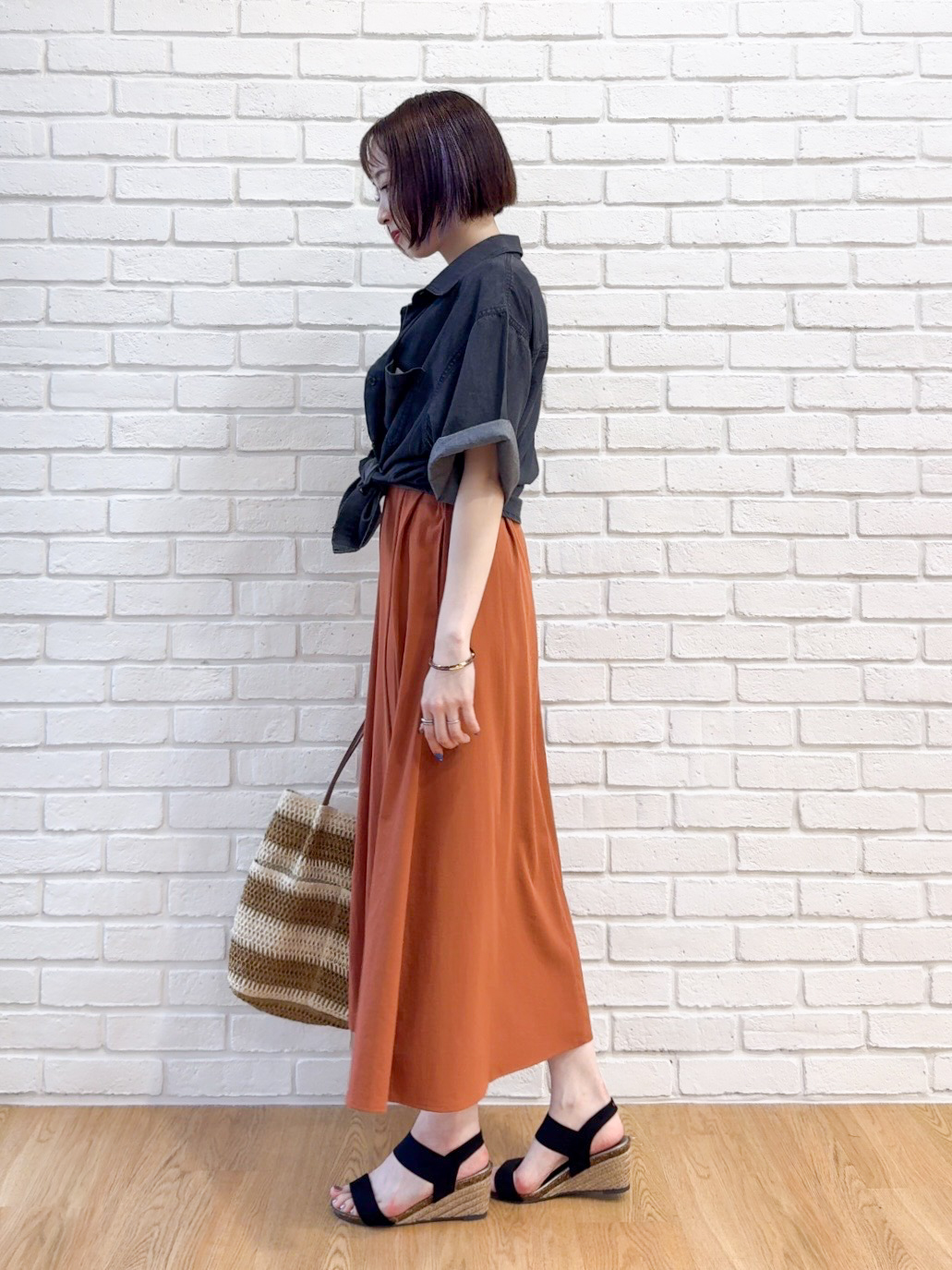 𝐜𝐡𝐢𝐤𝐚さんの「SHOO･LA･RUE｜【セットアップ可/S-LL】ライトオンスデニム 5分袖シャツ」を使ったコーディネート