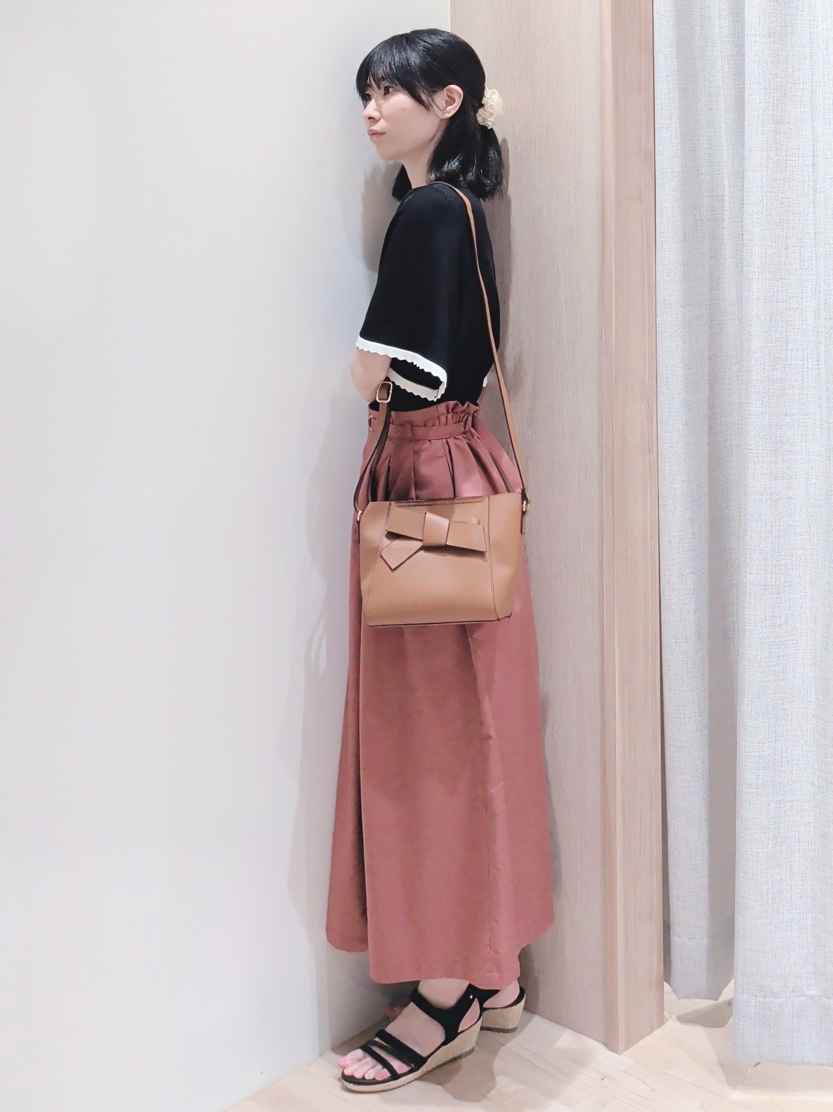 Yuiさんの「grove｜高評価！【シリーズ累計36万枚！名品ニット】やわらかドライタッチ スカラップスリーブニット」を使ったコーディネート