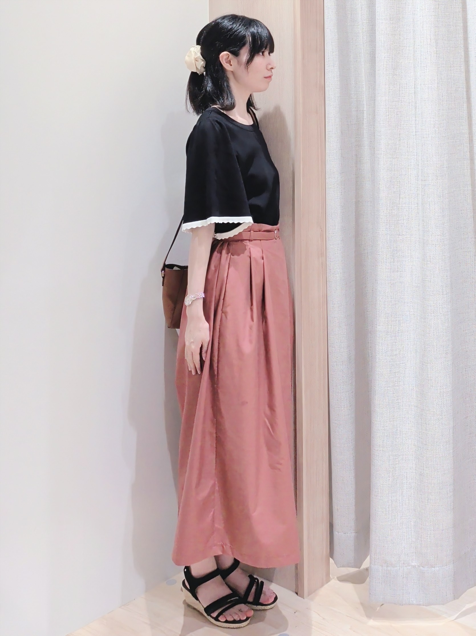 Yuiさんの「grove｜高評価！【シリーズ累計36万枚！名品ニット】やわらかドライタッチ スカラップスリーブニット」を使ったコーディネート