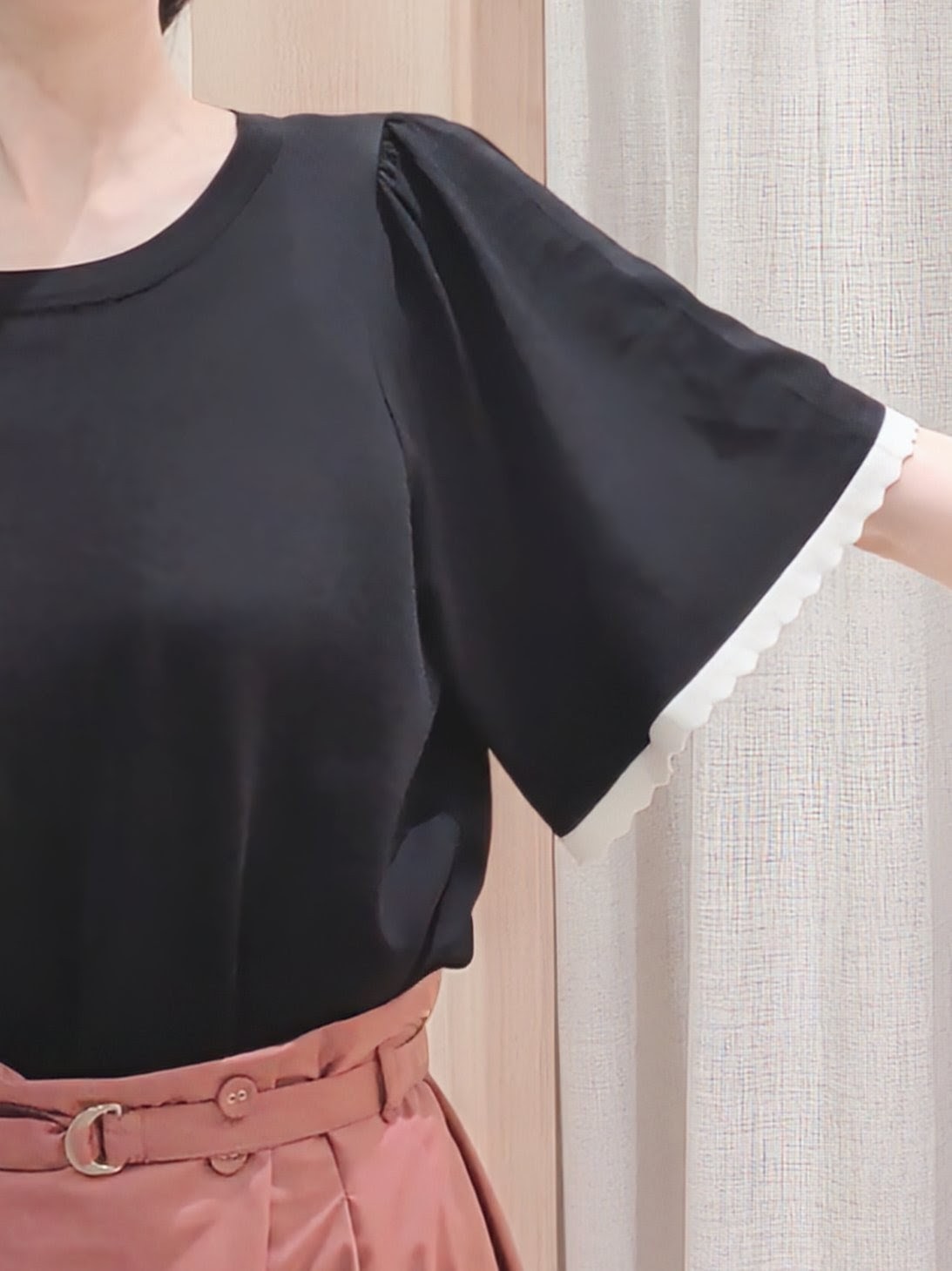 Yuiさんの「grove｜高評価！【シリーズ累計36万枚！名品ニット】やわらかドライタッチ スカラップスリーブニット」を使ったコーディネート