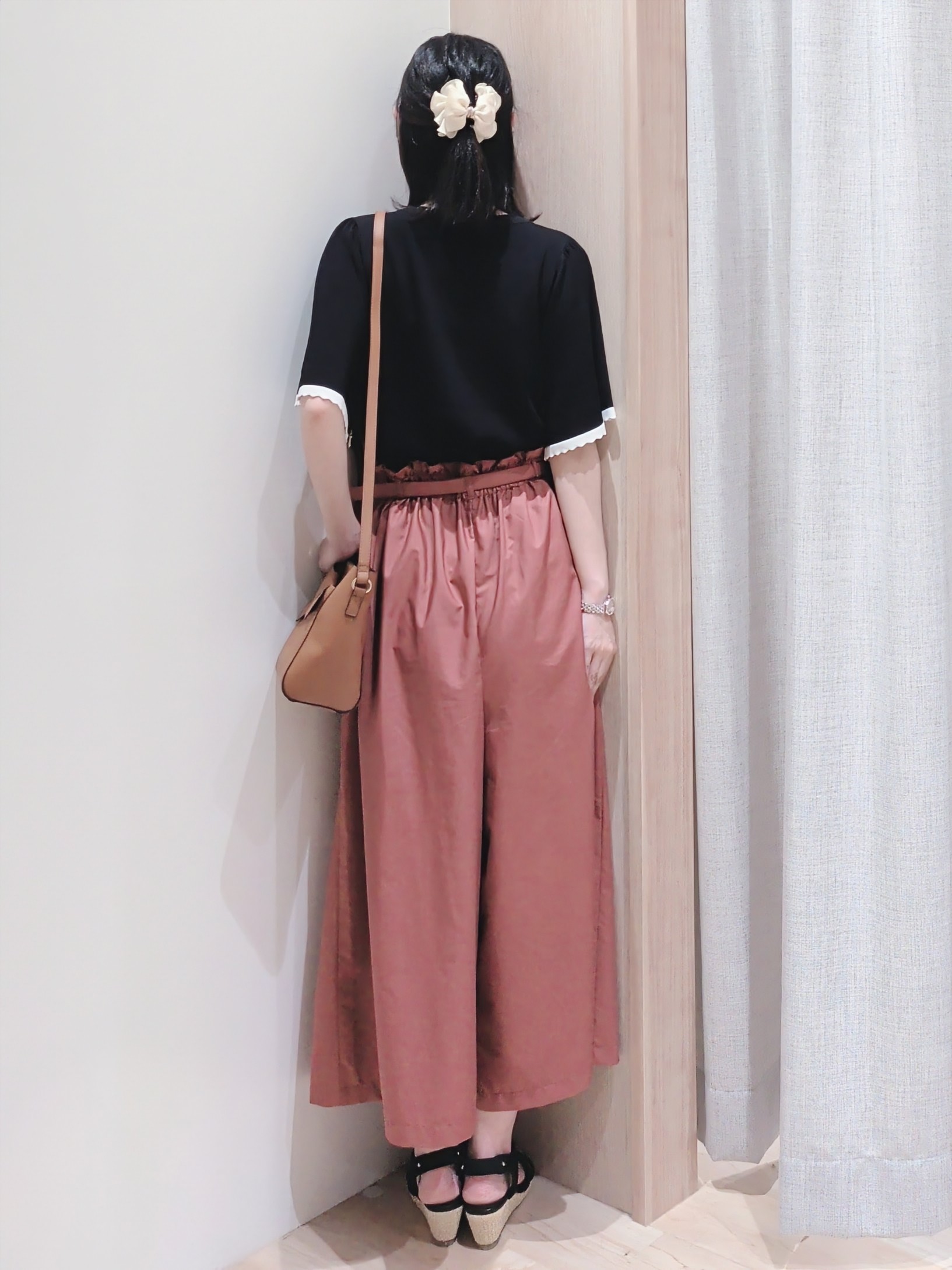 Yuiさんの「grove｜高評価！【シリーズ累計36万枚！名品ニット】やわらかドライタッチ スカラップスリーブニット」を使ったコーディネート