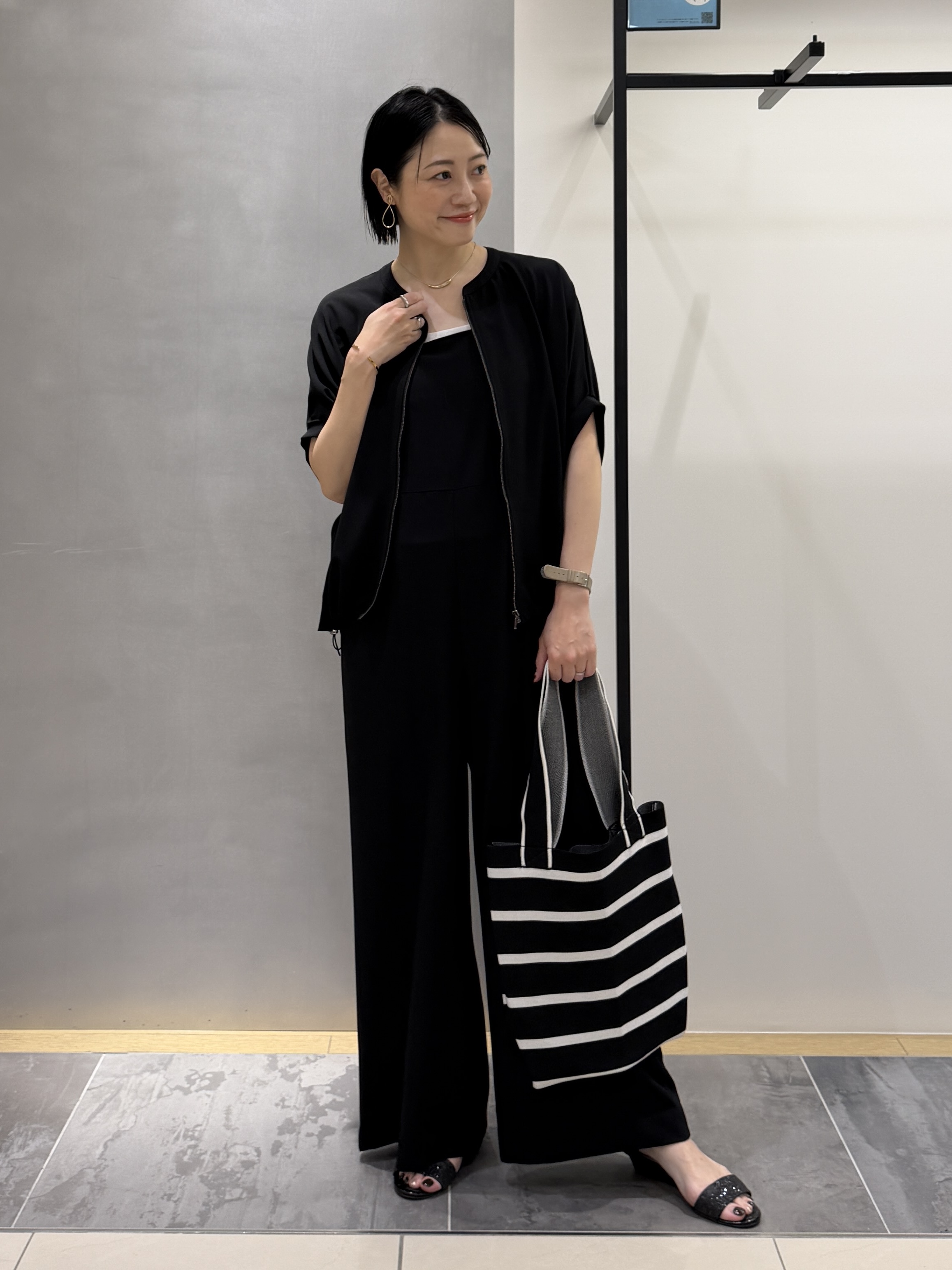 shihoさんの「INDIVI｜【着る日傘】ドルマンフォルムブルゾン」を使ったコーディネート