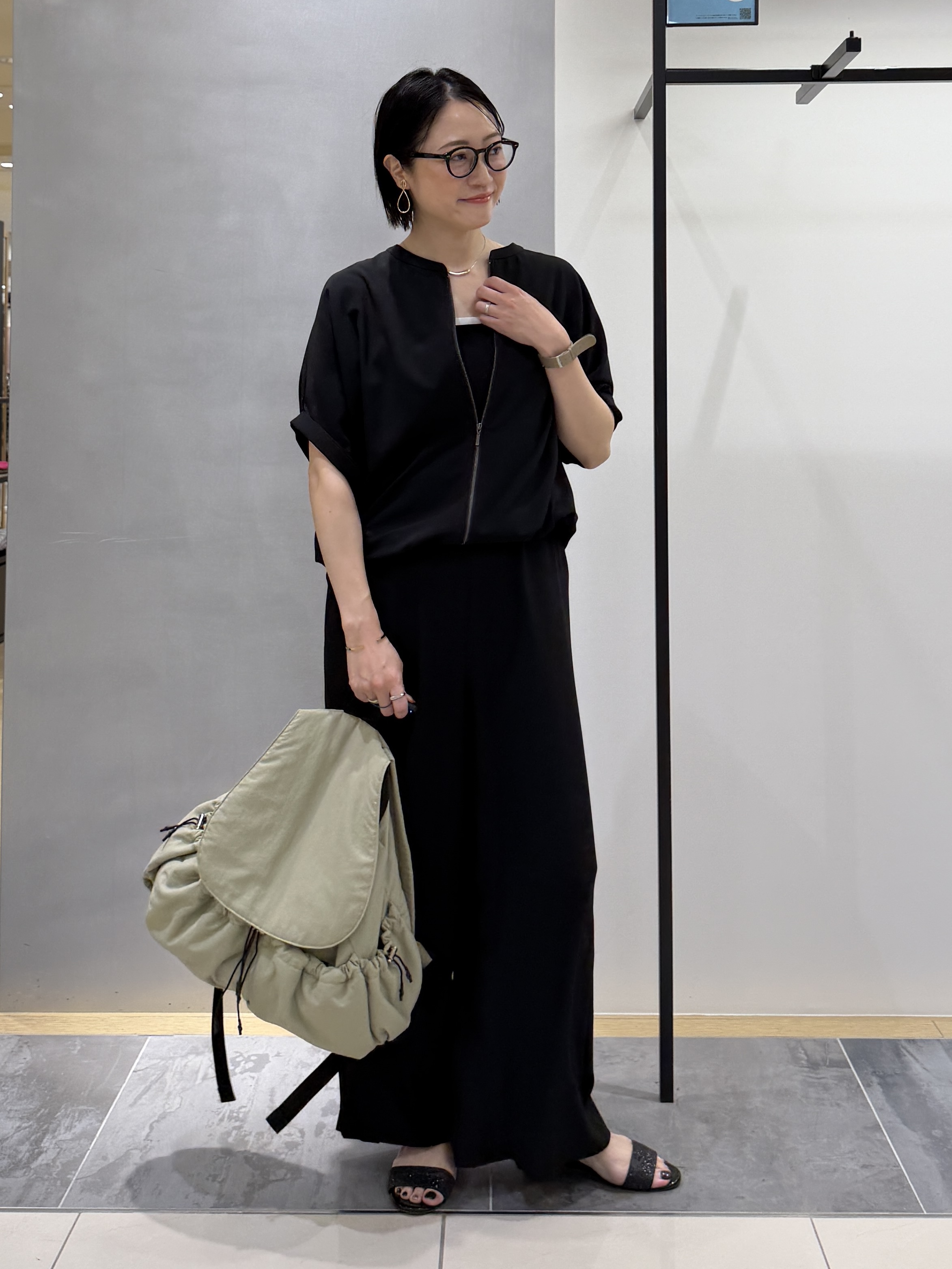 shihoさんの「INDIVI｜【着る日傘】ドルマンフォルムブルゾン」を使ったコーディネート