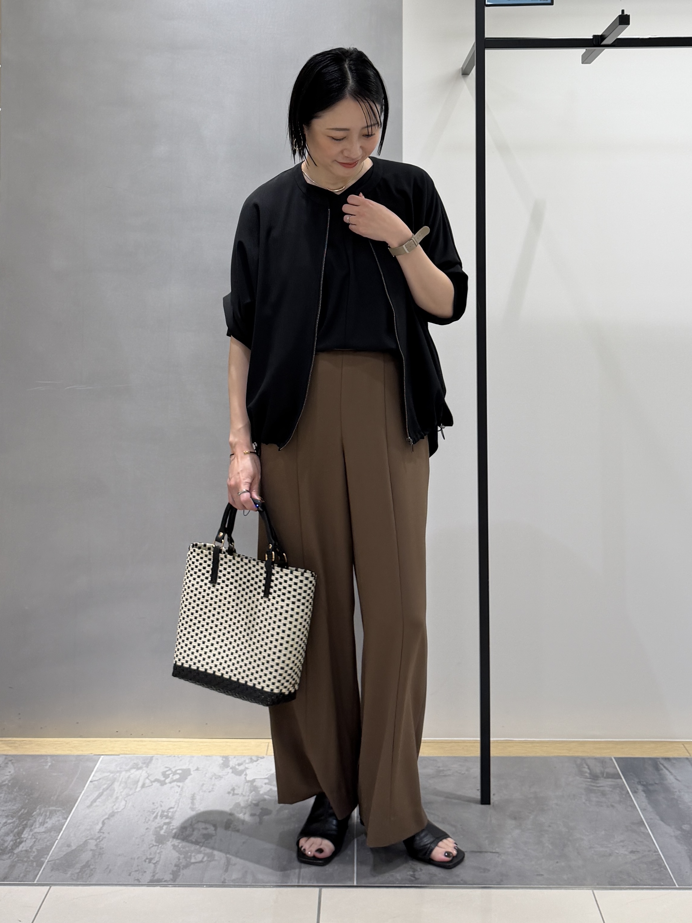 shihoさんの「INDIVI｜【着る日傘】ドルマンフォルムブルゾン」を使ったコーディネート