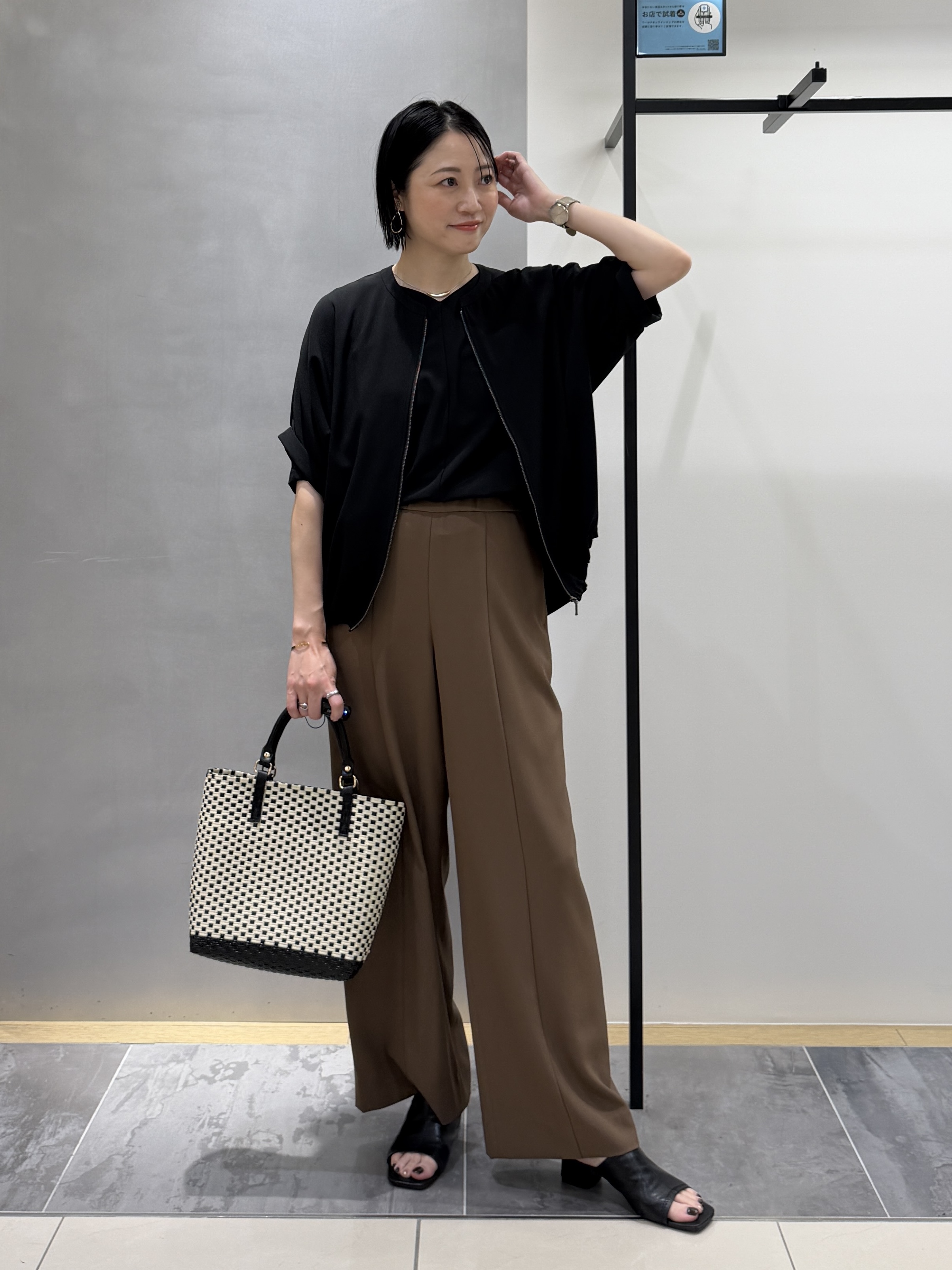 shihoさんの「INDIVI｜【着る日傘】ドルマンフォルムブルゾン」を使ったコーディネート