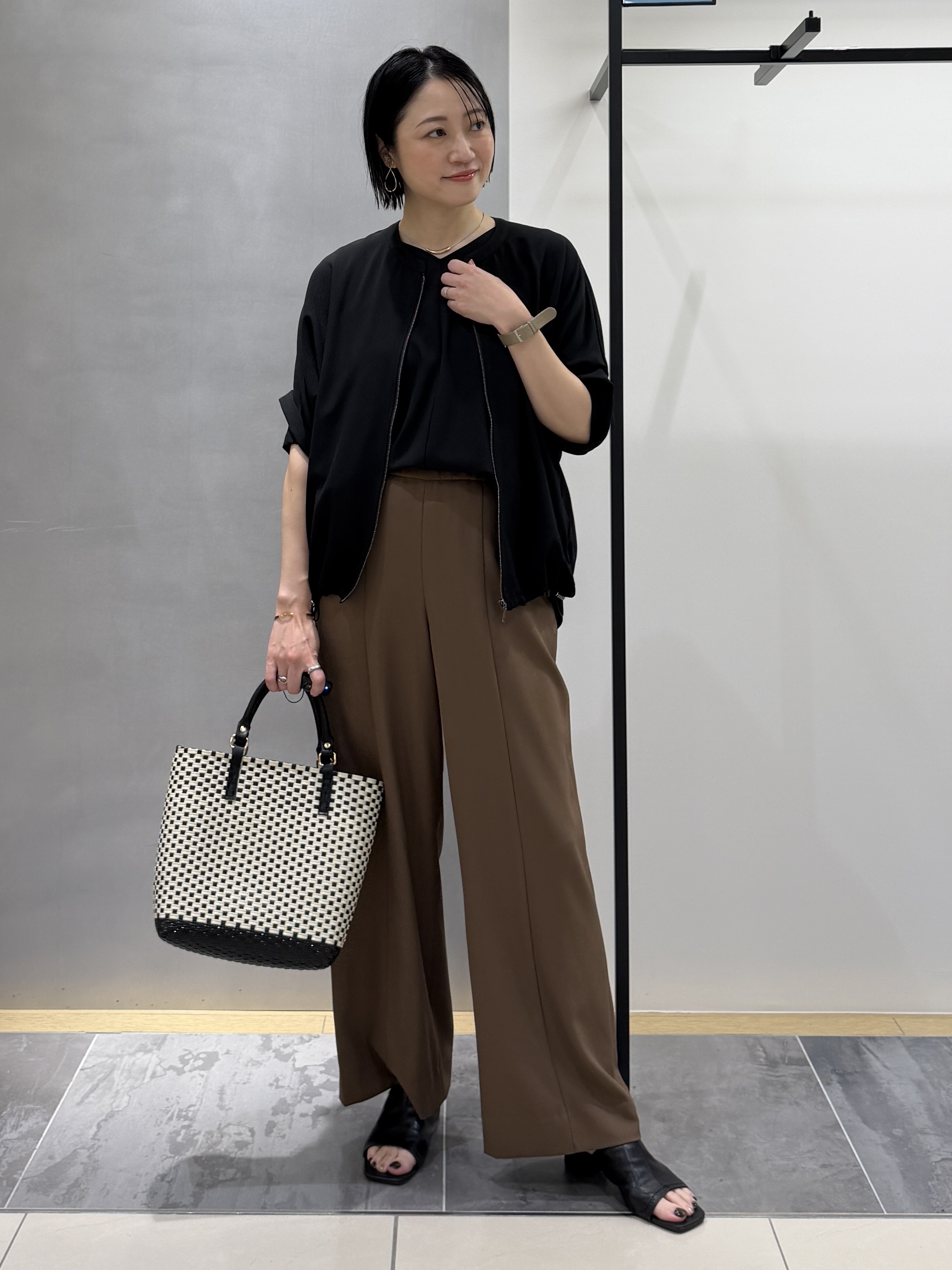 shihoさんの「INDIVI｜【着る日傘】ドルマンフォルムブルゾン」を使ったコーディネート