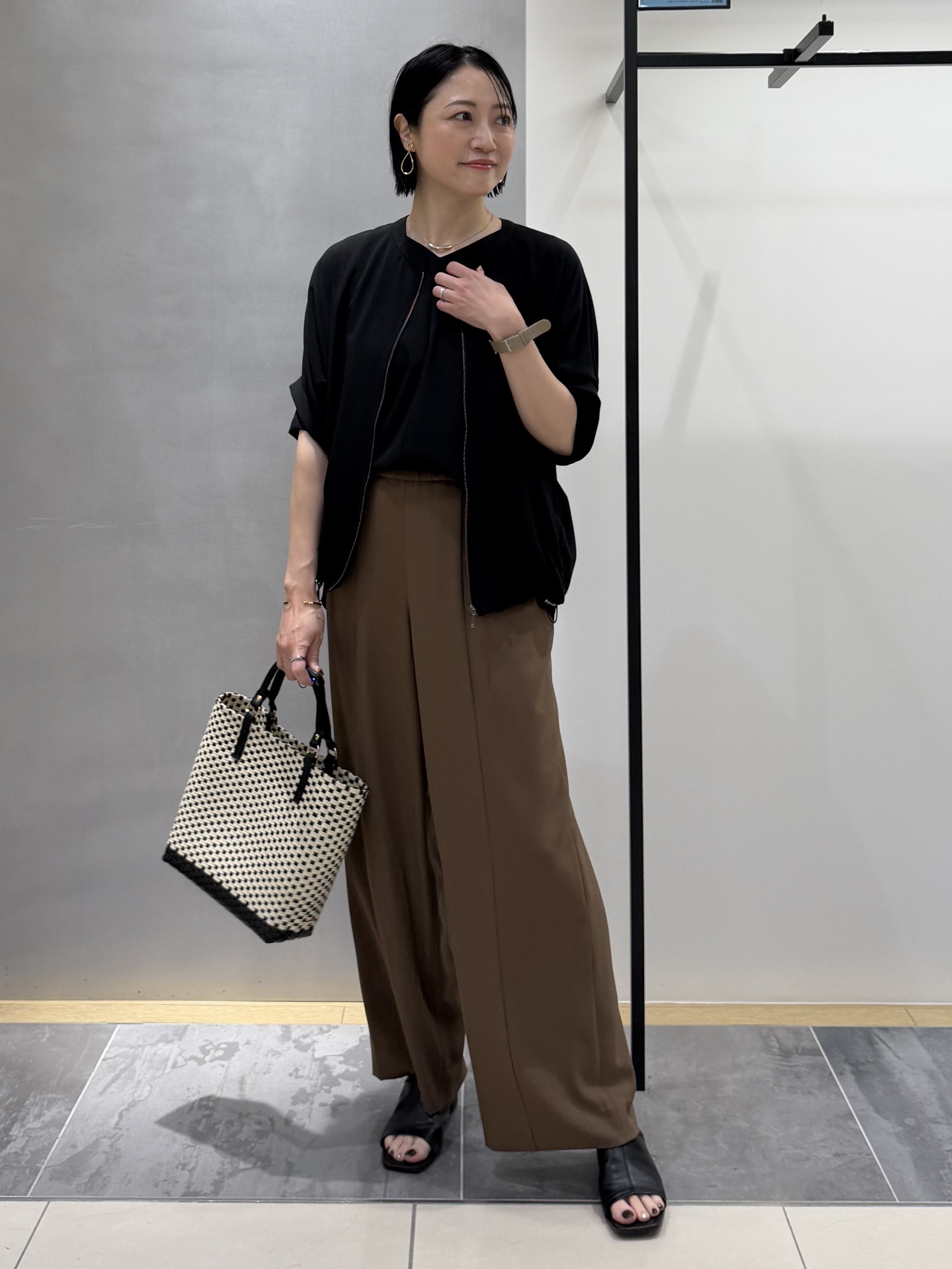 shihoさんの「INDIVI｜【着る日傘】ドルマンフォルムブルゾン」を使ったコーディネート