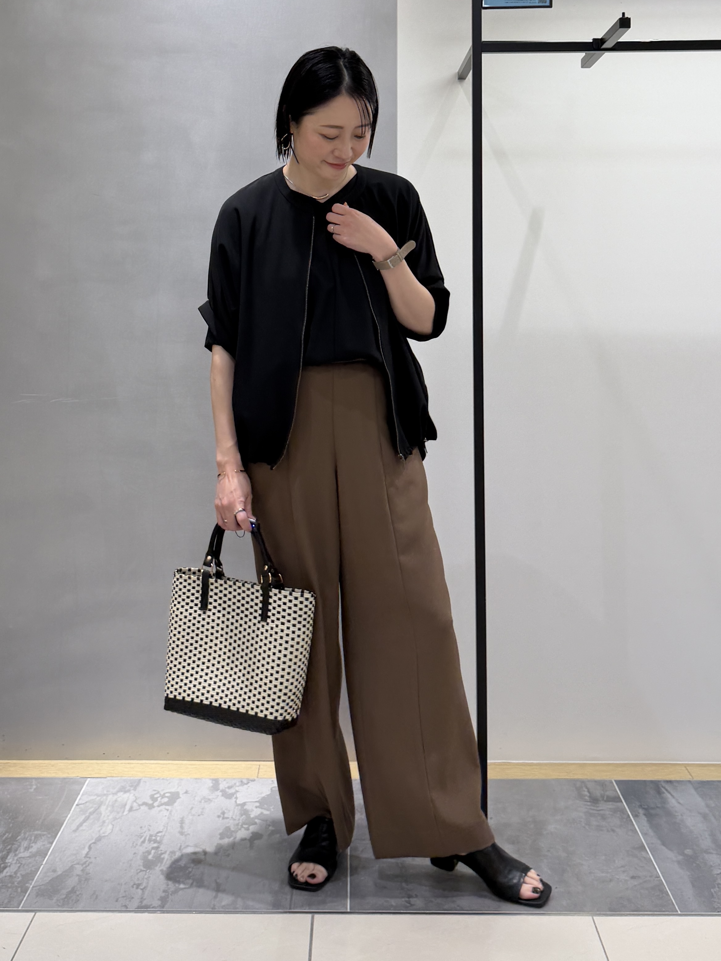 shihoさんの「INDIVI｜【着る日傘】ドルマンフォルムブルゾン」を使ったコーディネート