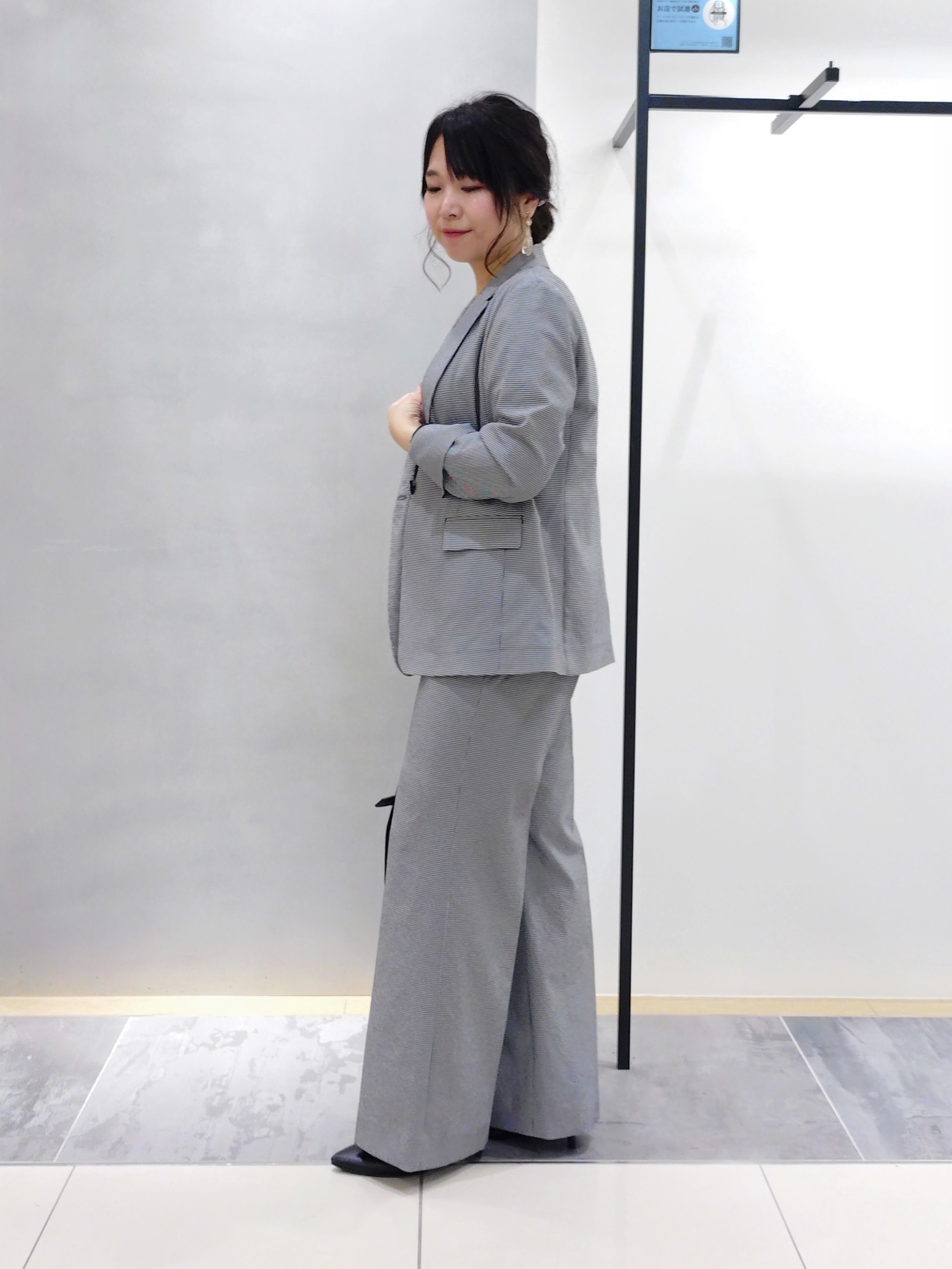 TOMOMIさんの「INDIVI｜【清涼感／UVケア／接触冷感】Vネックストライプブラウス」を使ったコーディネート