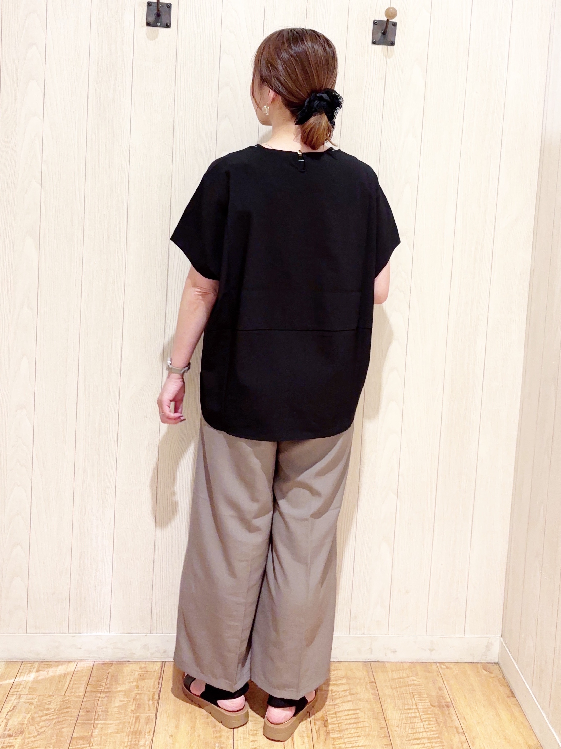 あいこさんの「SHOO･LA･RUE｜【洗濯機可/セットアップ可】軽凛(かろりん) ひんやり切替コクーントップス」を使ったコーディネート