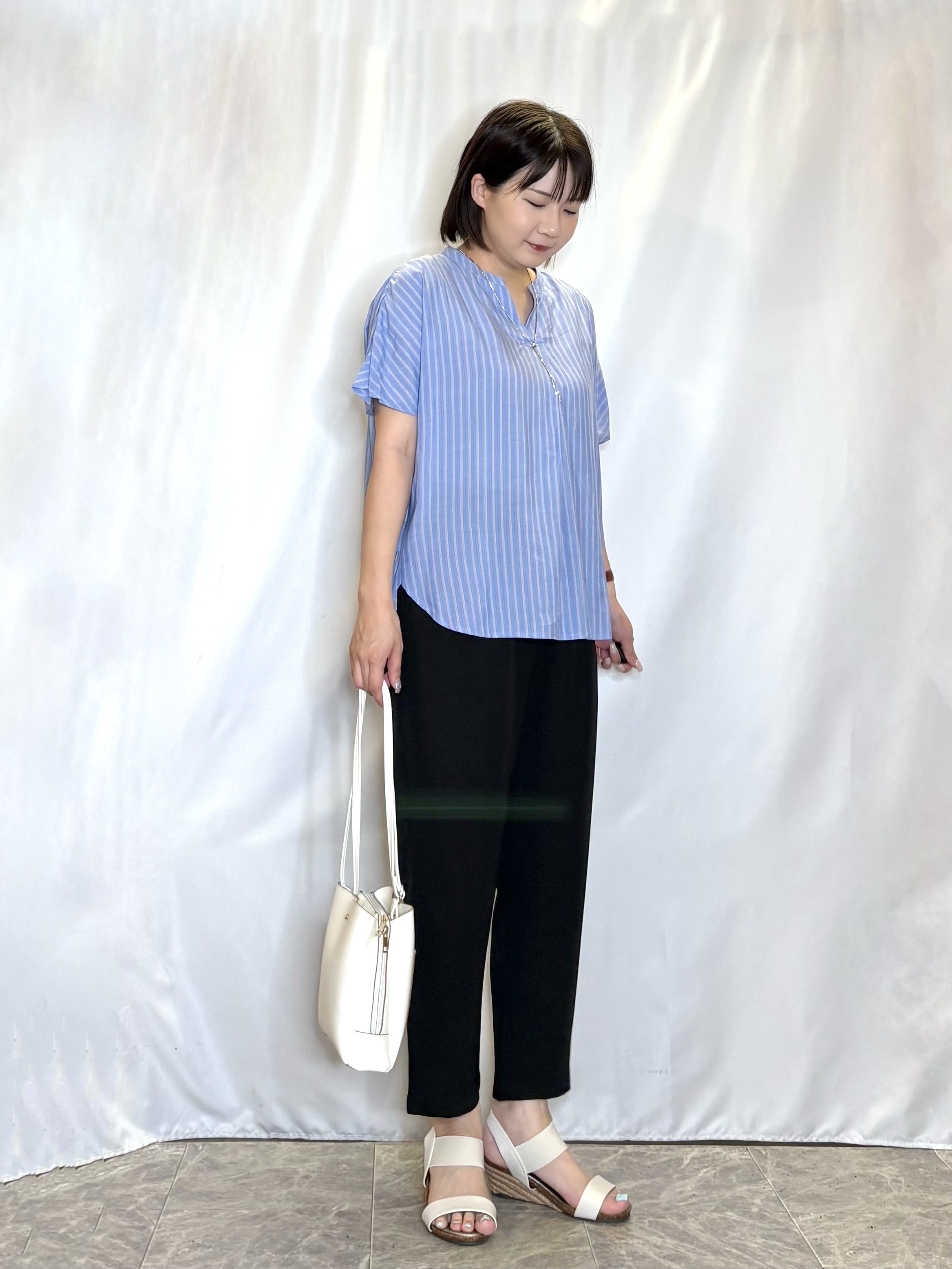 ネリさんの「SHOO･LA･RUE｜【洗濯機可/体型カバー】とろみタックスキッパーブラウス」を使ったコーディネート