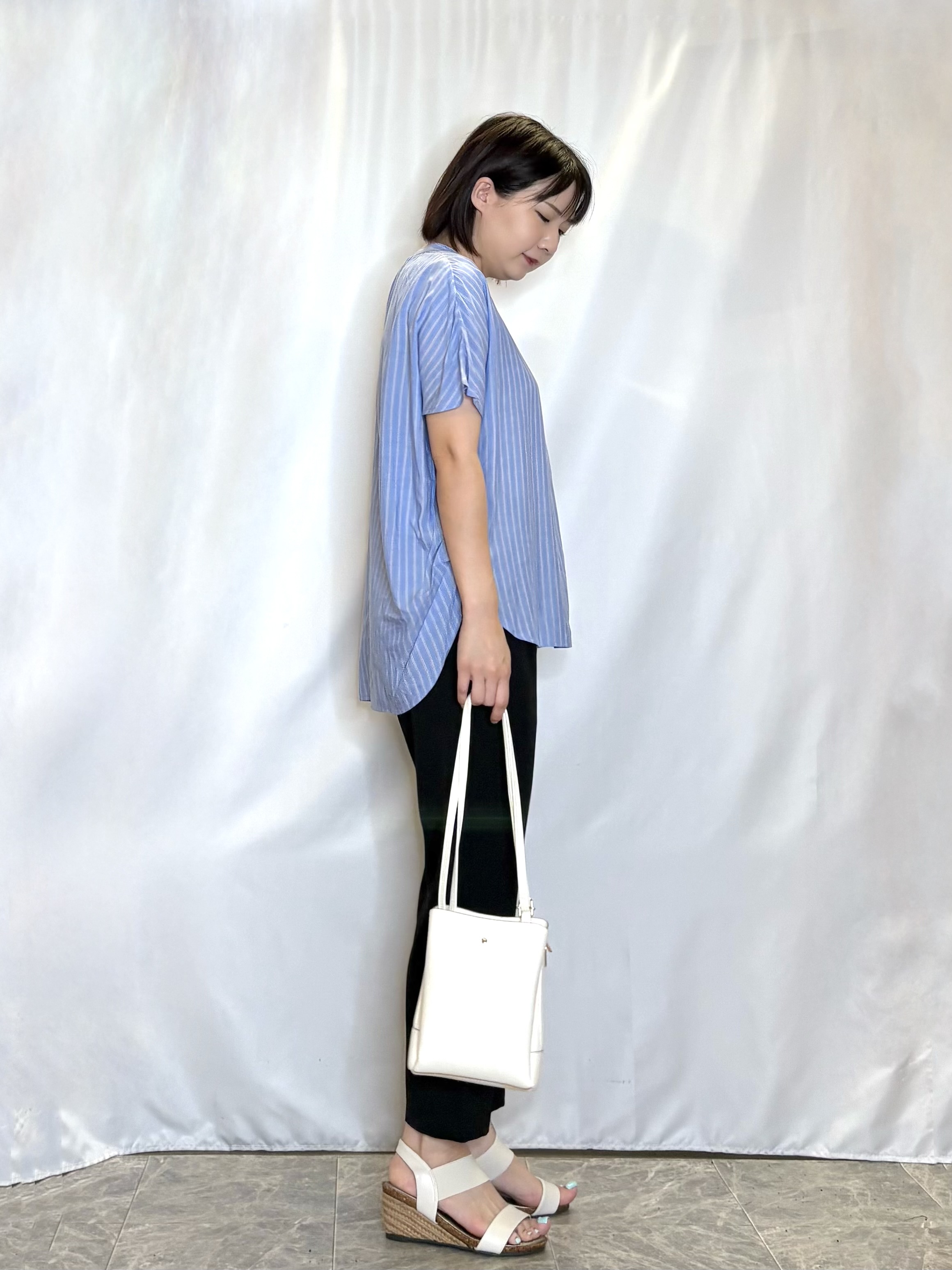 ネリさんの「SHOO･LA･RUE｜【洗濯機可/体型カバー】とろみタックスキッパーブラウス」を使ったコーディネート