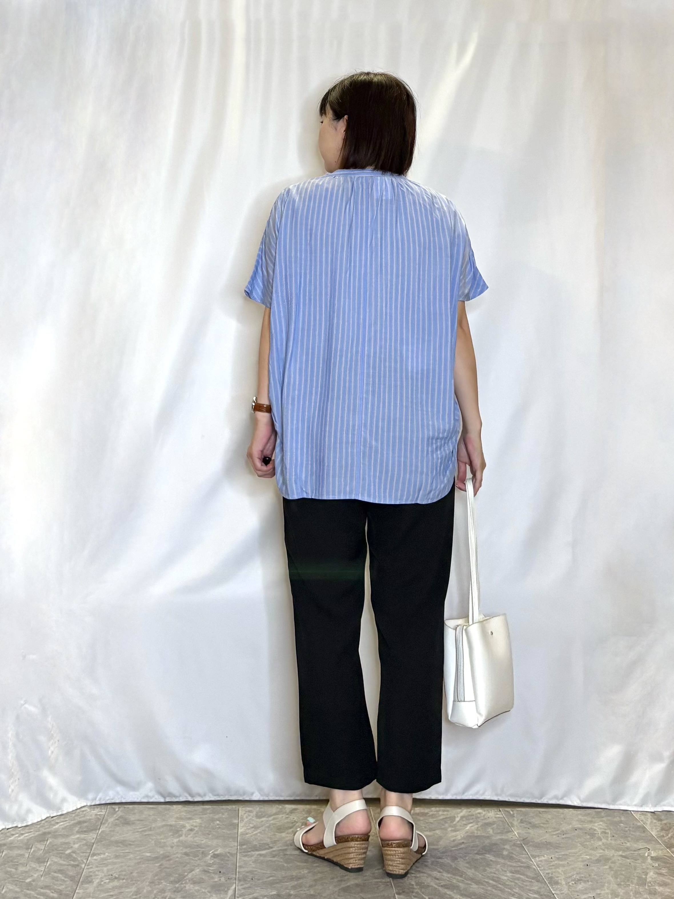 ネリさんの「SHOO･LA･RUE｜【洗濯機可/体型カバー】とろみタックスキッパーブラウス」を使ったコーディネート