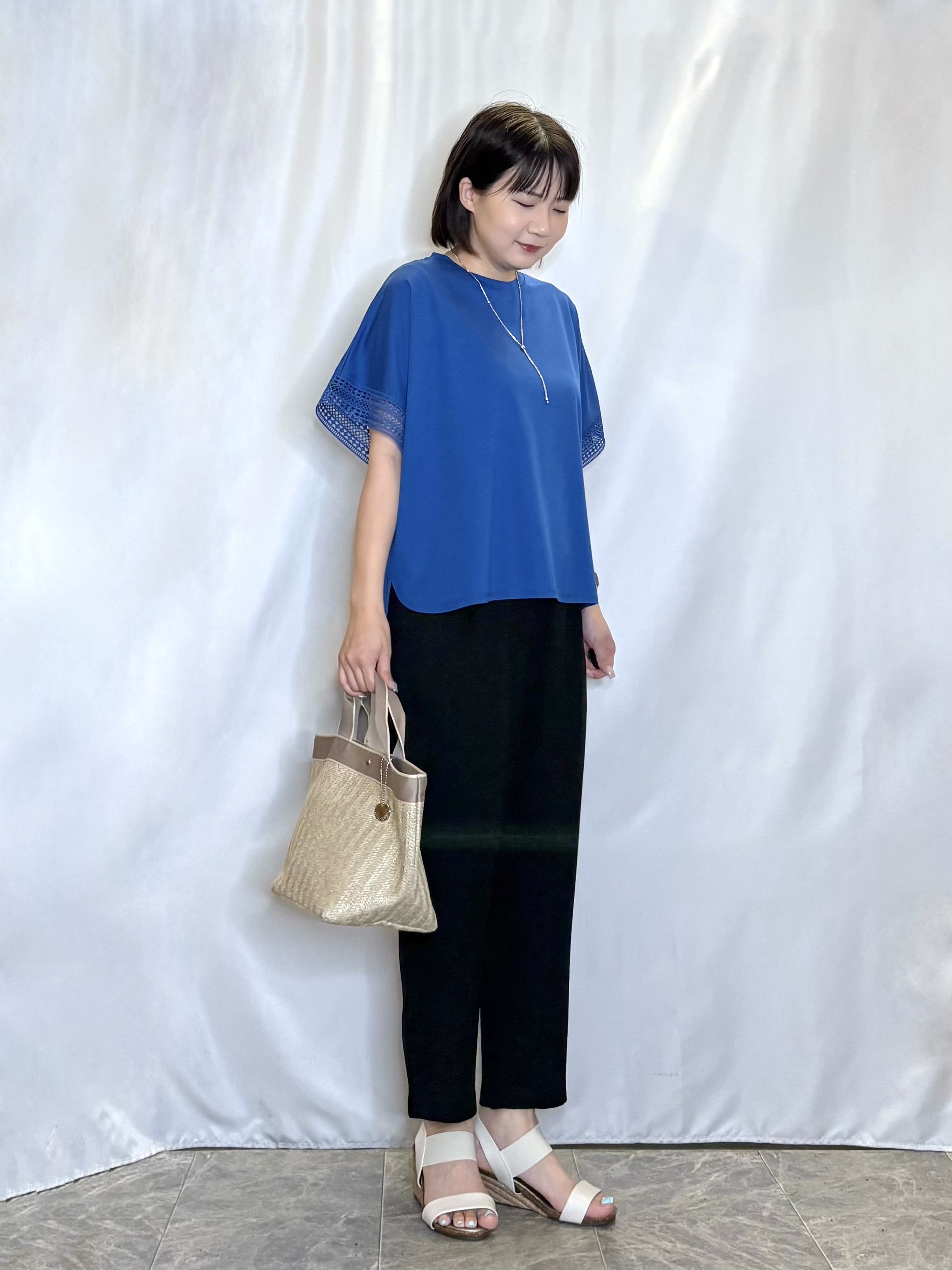 ネリさんの「SHOO･LA･RUE｜【ひんやり/UV】お袖レースが上品 ゆったりとろみトップス」を使ったコーディネート