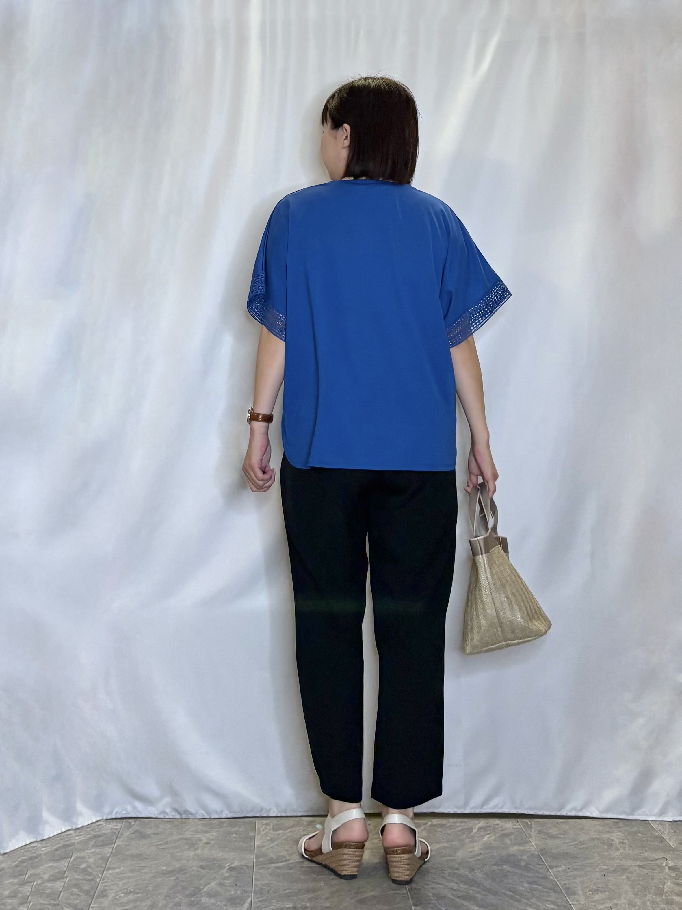 ネリさんの「SHOO･LA･RUE｜【ひんやり/UV】お袖レースが上品 ゆったりとろみトップス」を使ったコーディネート