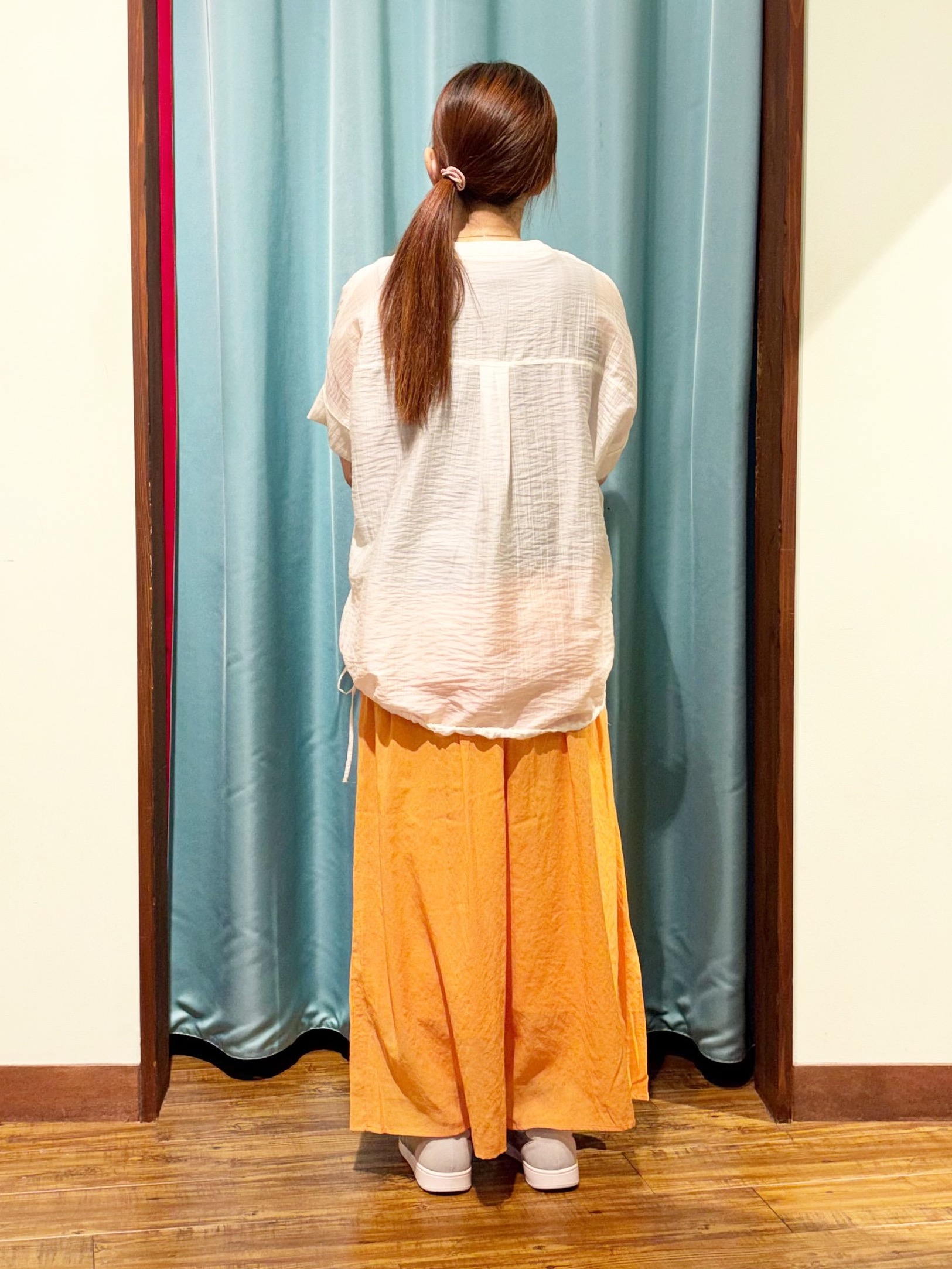 tukiさんの「SHOO･LA･RUE｜【高レビュー/体型カバー】インせず着られる スキッパー裾リボンブラウス」を使ったコーディネート
