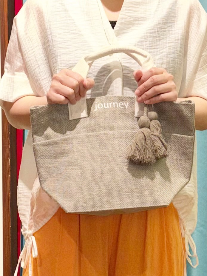 tukiさんの「SHOO･LA･RUE｜【高レビュー/体型カバー】インせず着られる スキッパー裾リボンブラウス」を使ったコーディネート