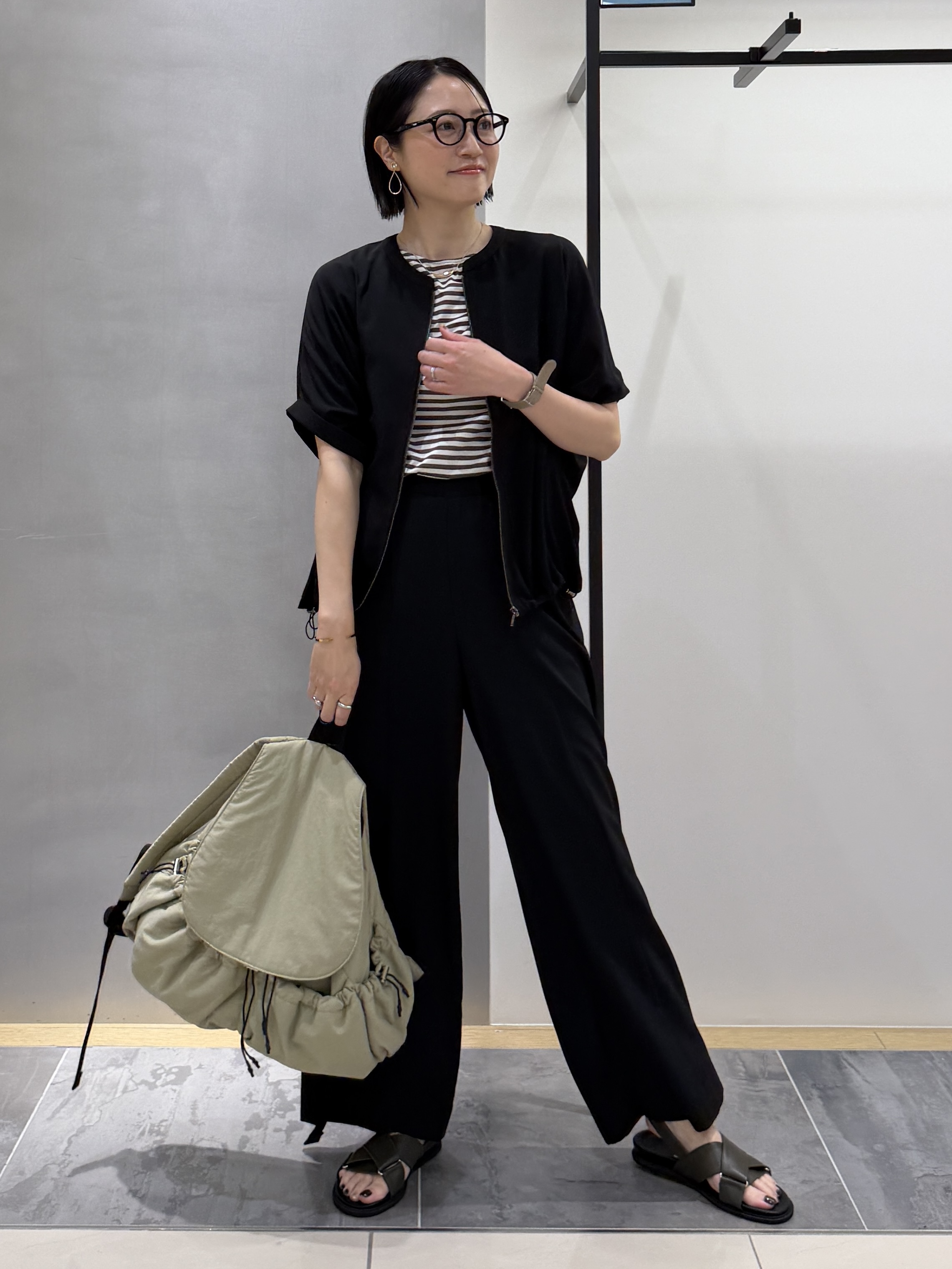 shihoさんの「INDIVI｜【着る日傘】ドルマンフォルムブルゾン」を使ったコーディネート