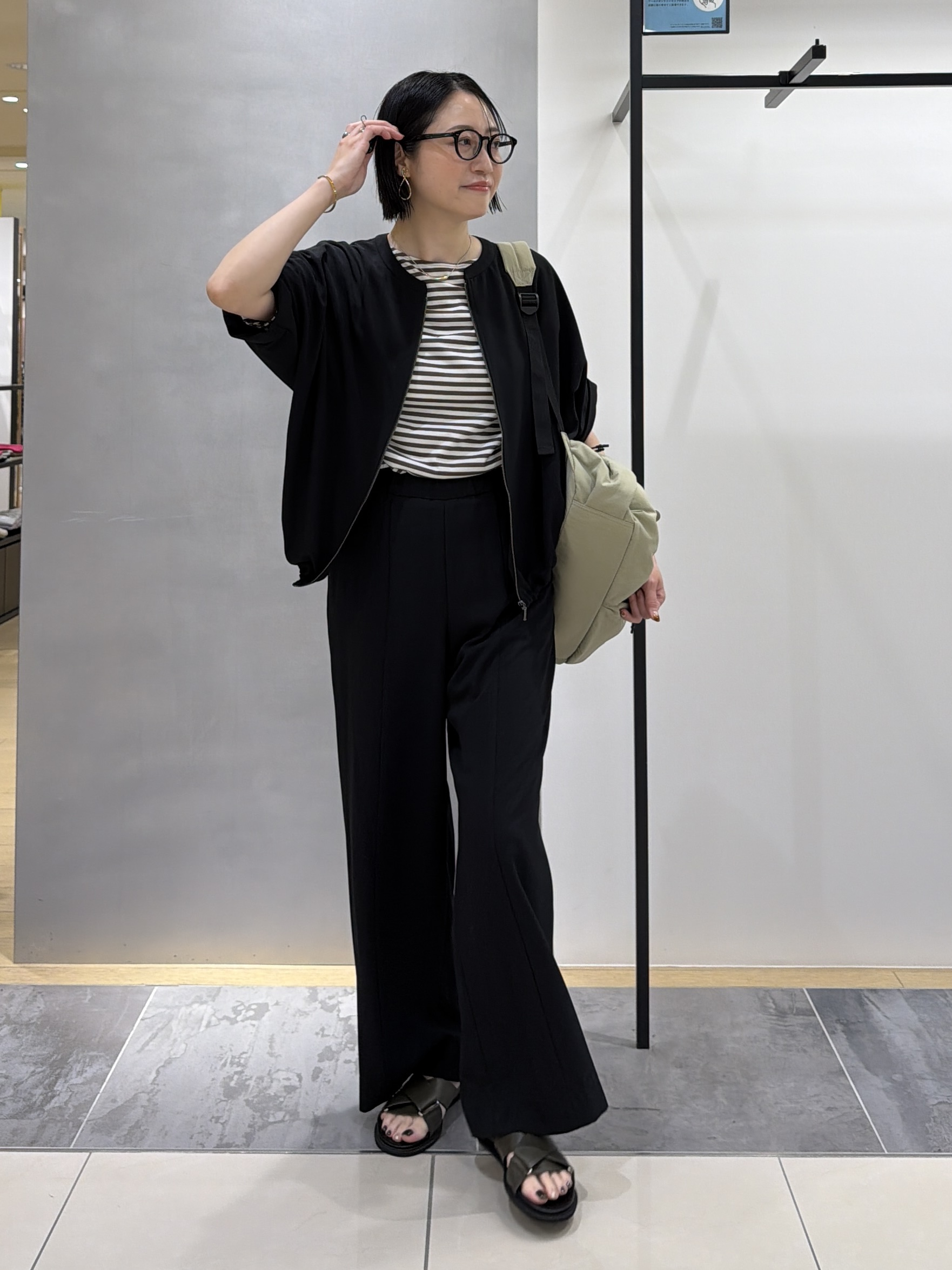 shihoさんの「INDIVI｜【着る日傘】ドルマンフォルムブルゾン」を使ったコーディネート