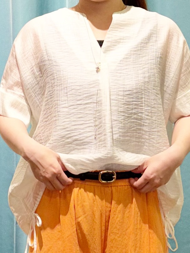 tukiさんの「SHOO･LA･RUE｜【高レビュー/体型カバー】インせず着られる スキッパー裾リボンブラウス」を使ったコーディネート