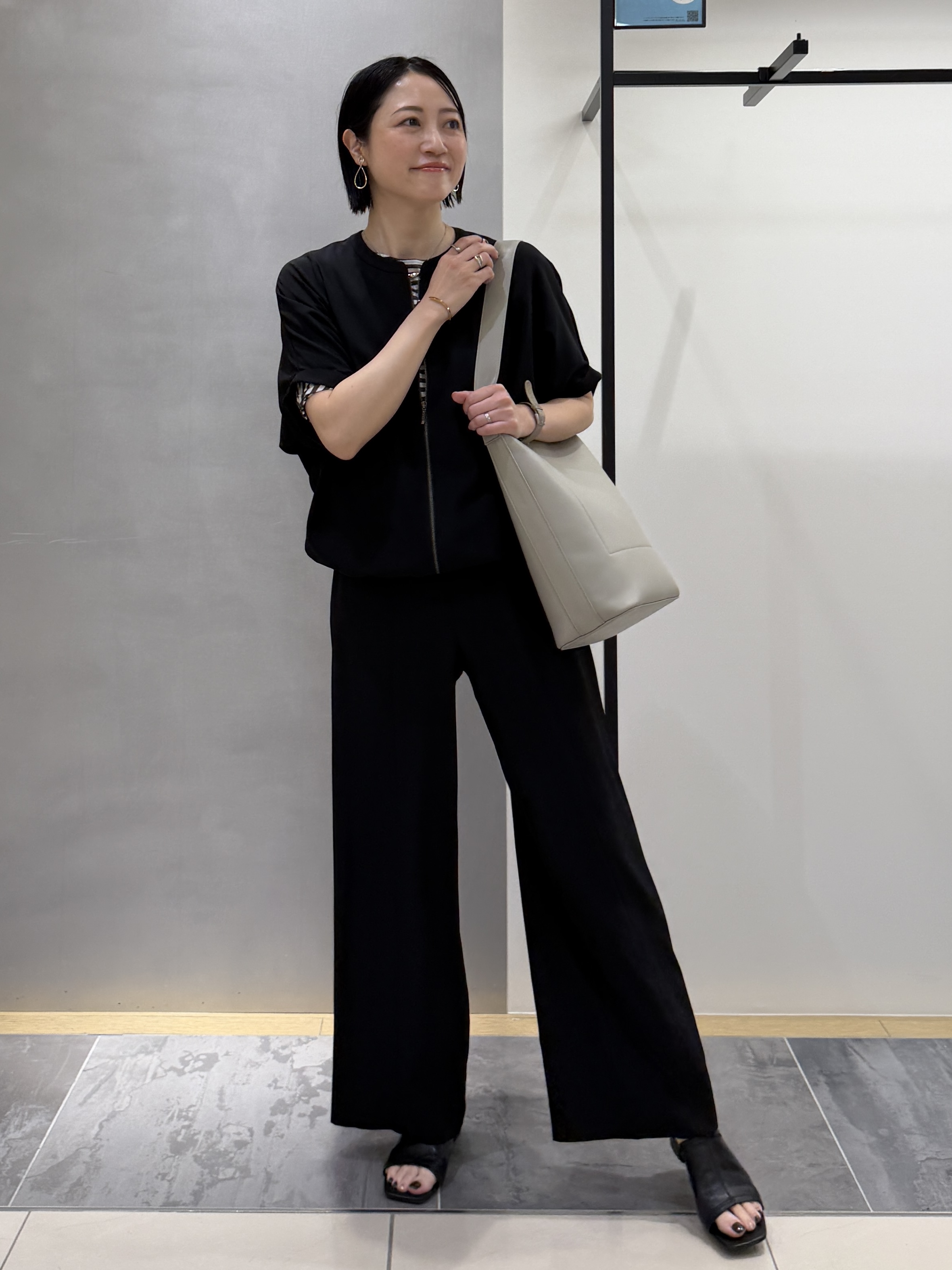 shihoさんの「INDIVI｜【着る日傘】ドルマンフォルムブルゾン」を使ったコーディネート
