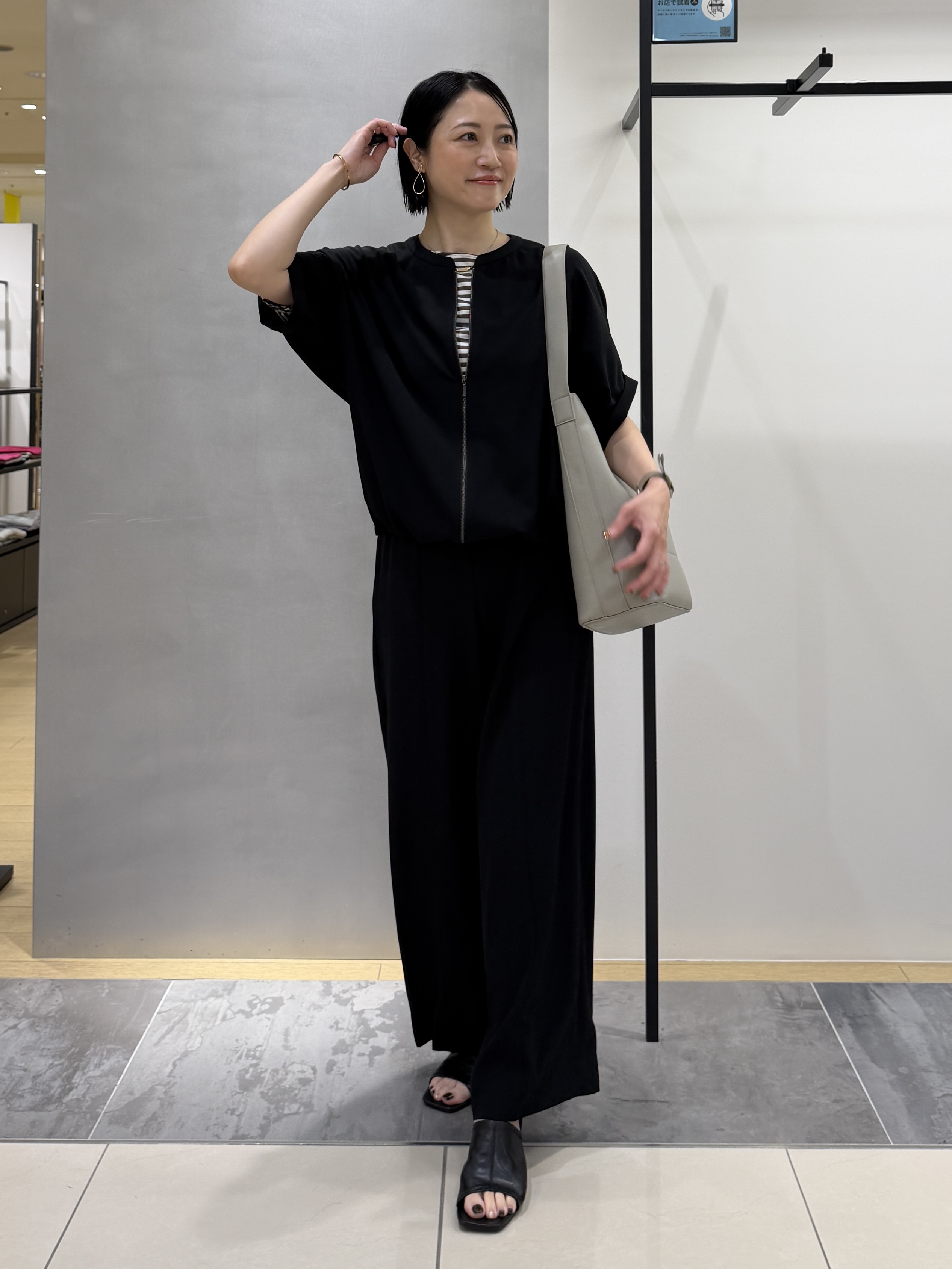 shihoさんの「INDIVI｜【着る日傘】ドルマンフォルムブルゾン」を使ったコーディネート