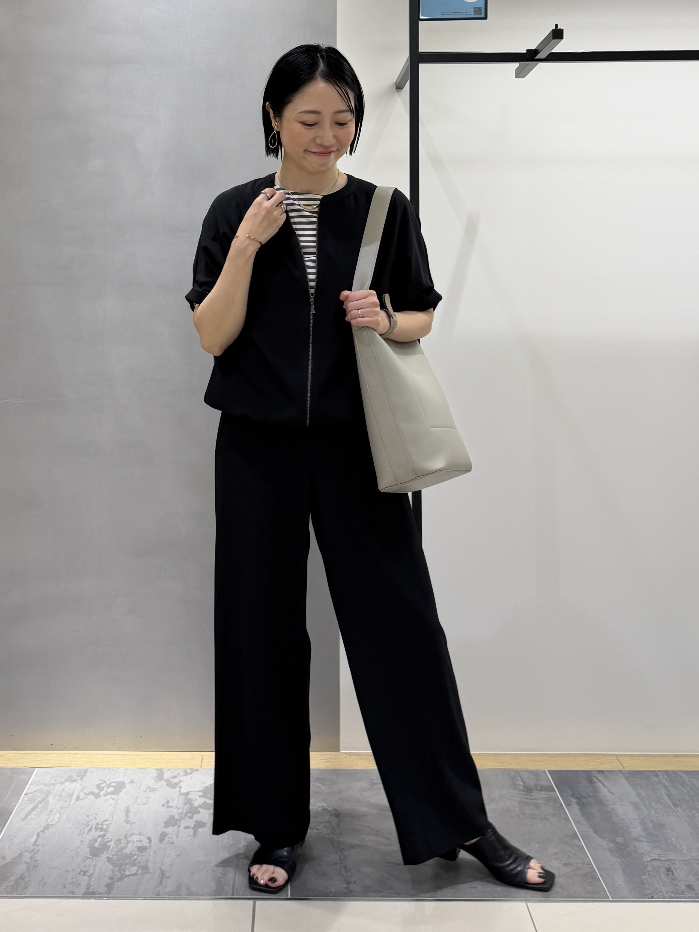 shihoさんの「INDIVI｜【着る日傘】ドルマンフォルムブルゾン」を使ったコーディネート