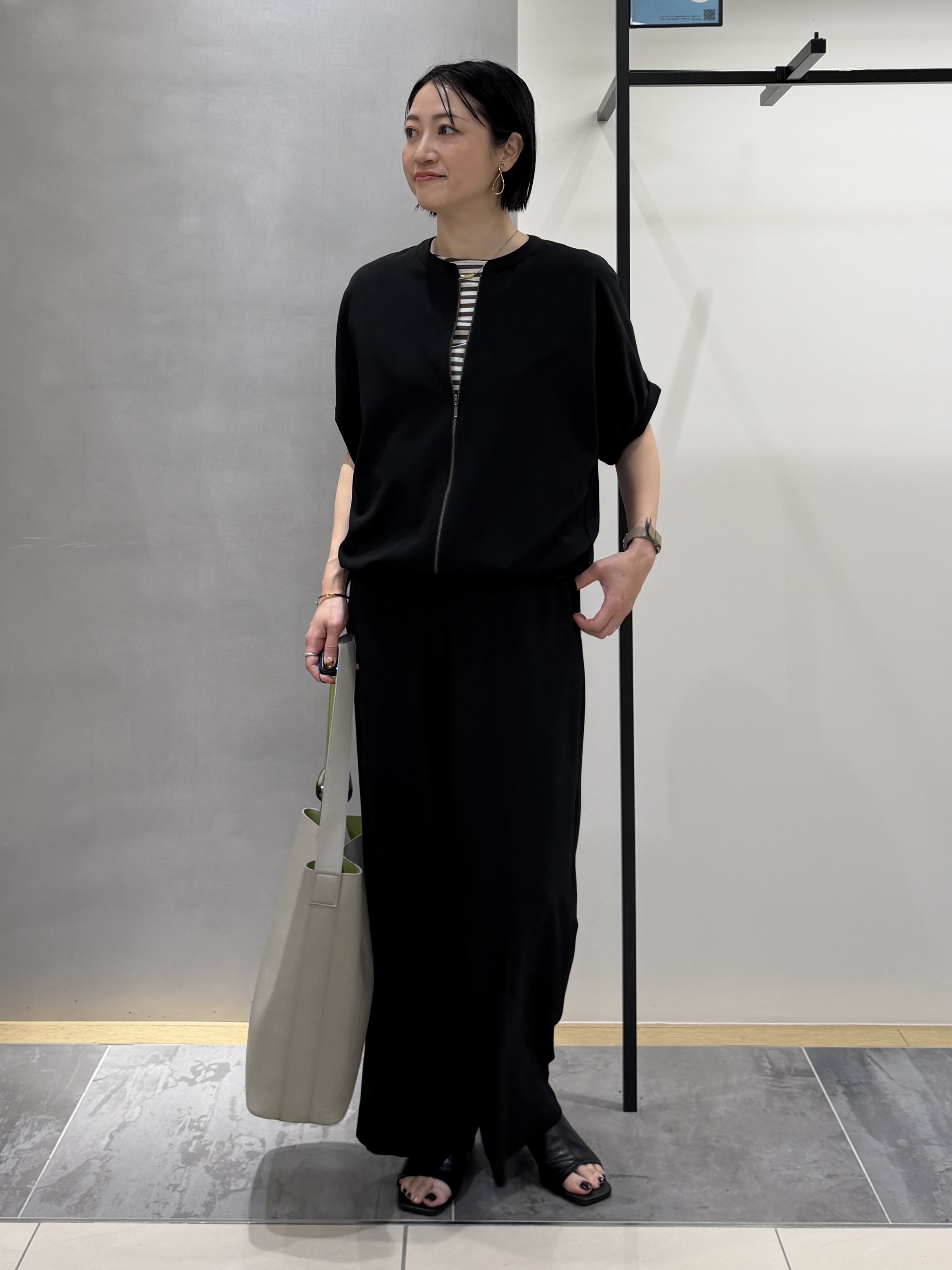 shihoさんの「INDIVI｜【着る日傘】ドルマンフォルムブルゾン」を使ったコーディネート