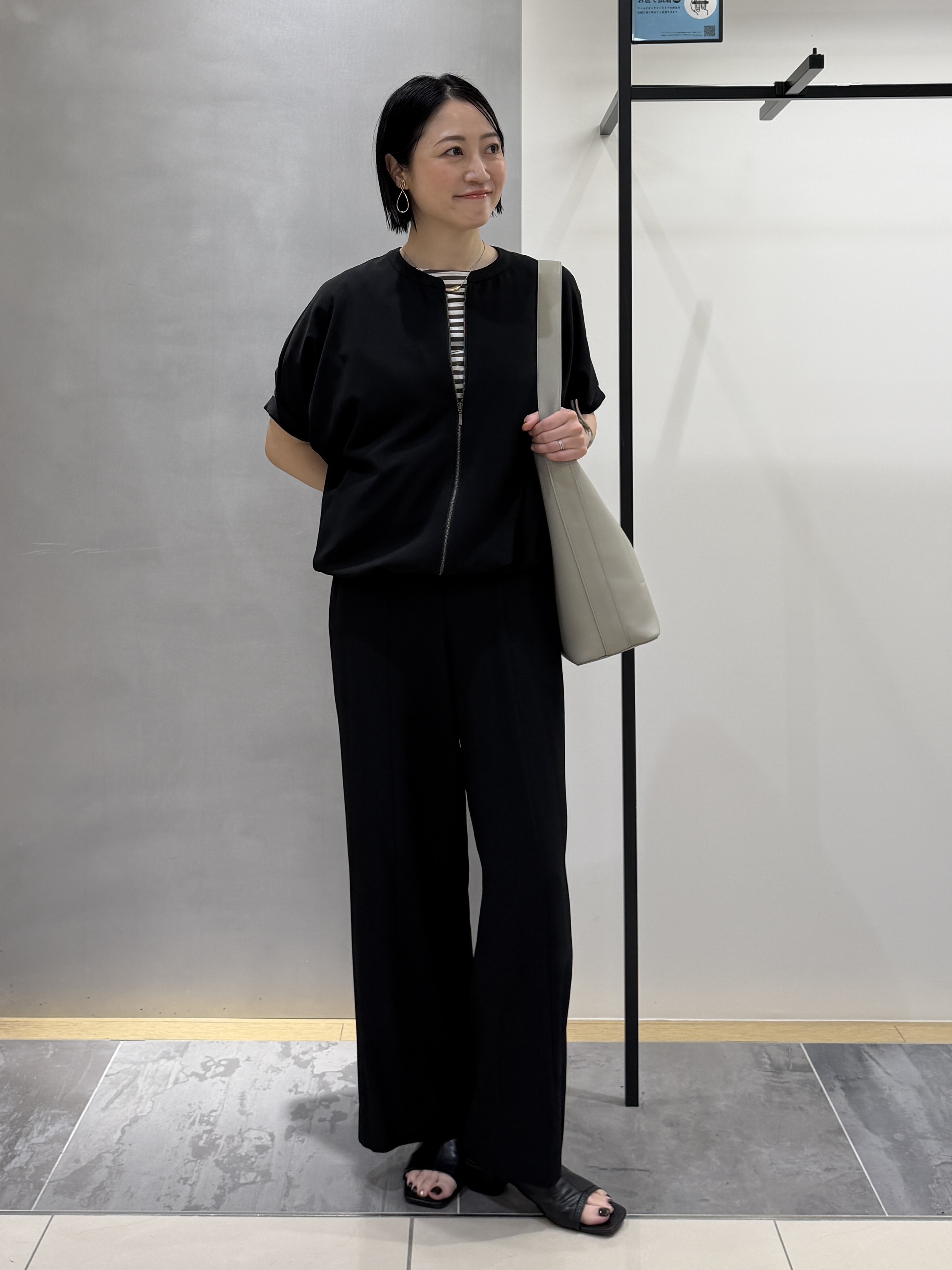 shihoさんの「INDIVI｜【着る日傘】ドルマンフォルムブルゾン」を使ったコーディネート