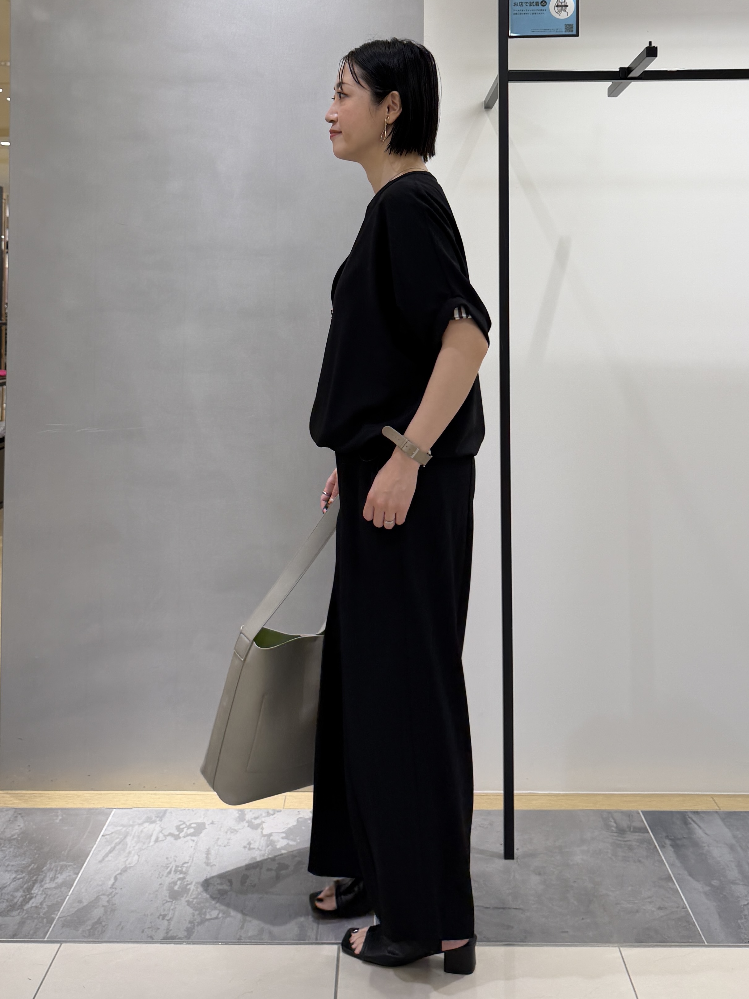 shihoさんの「INDIVI｜【着る日傘】ドルマンフォルムブルゾン」を使ったコーディネート